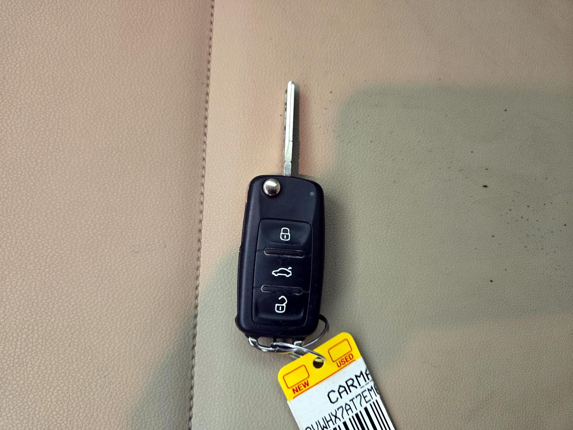 Thumbnail: 2014 Volkswagen Beetle - 20