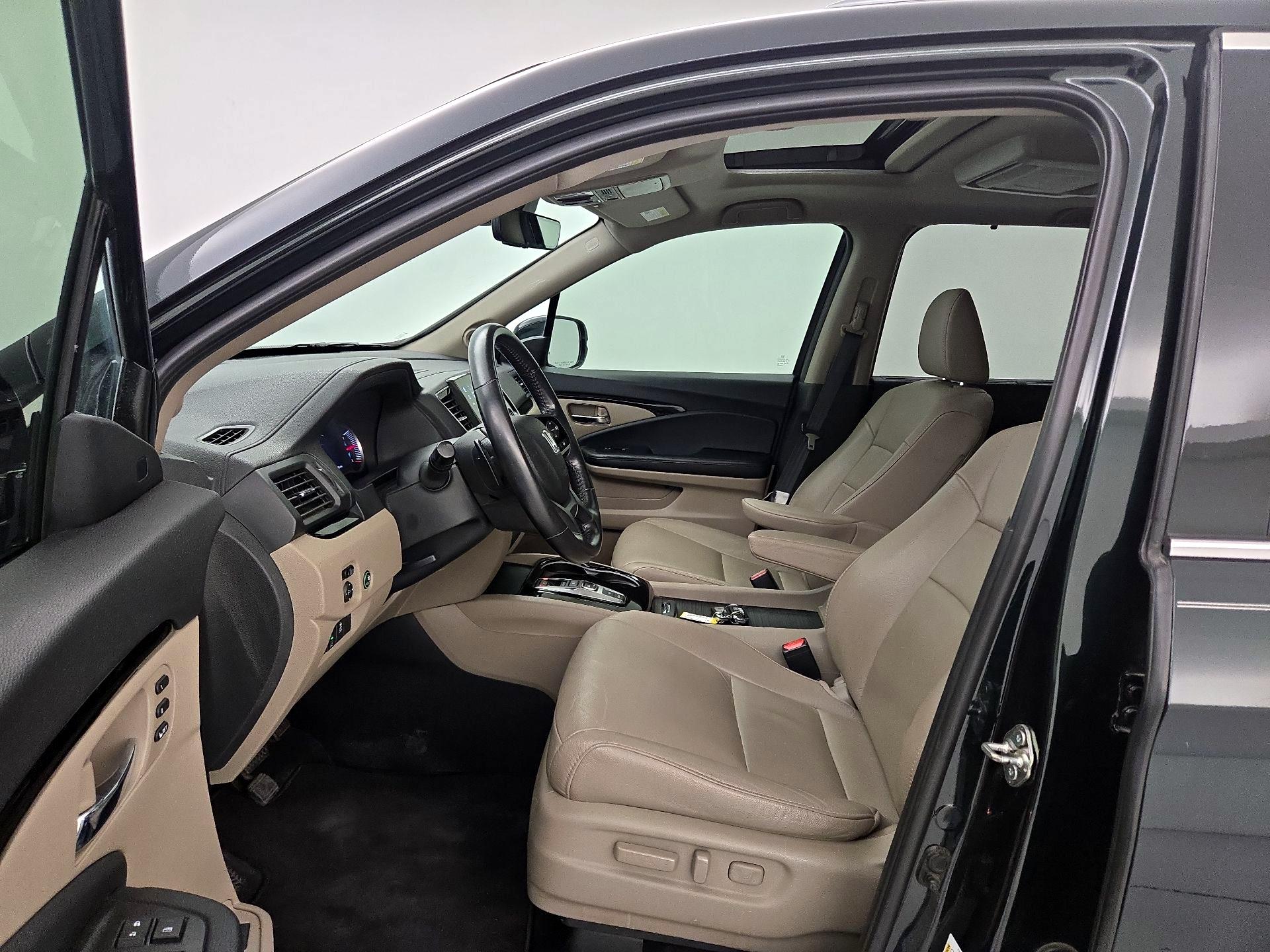 Thumbnail: 2019 Honda Pilot - 11