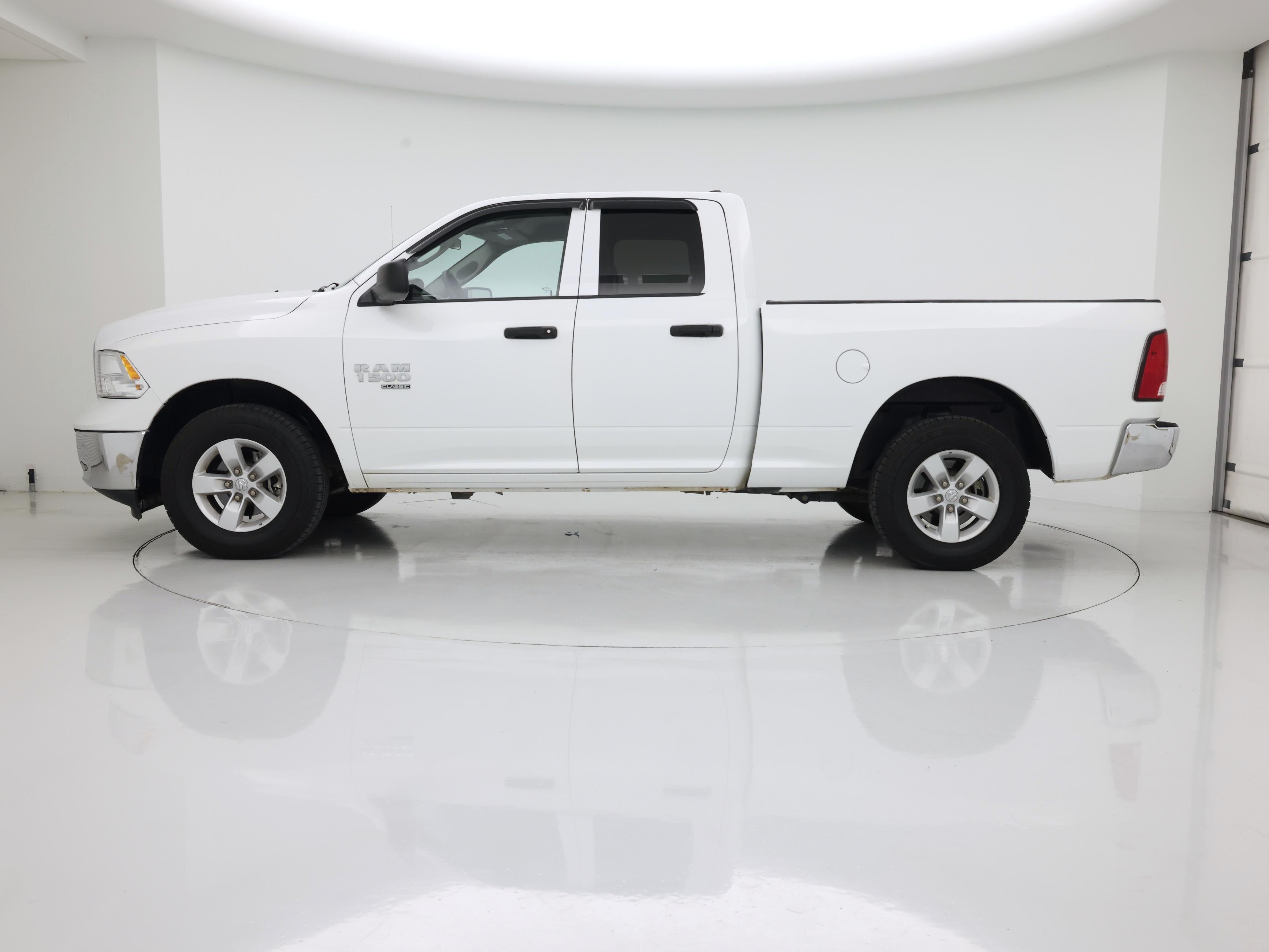 Thumbnail: 2024 RAM 1500 Classic - 3