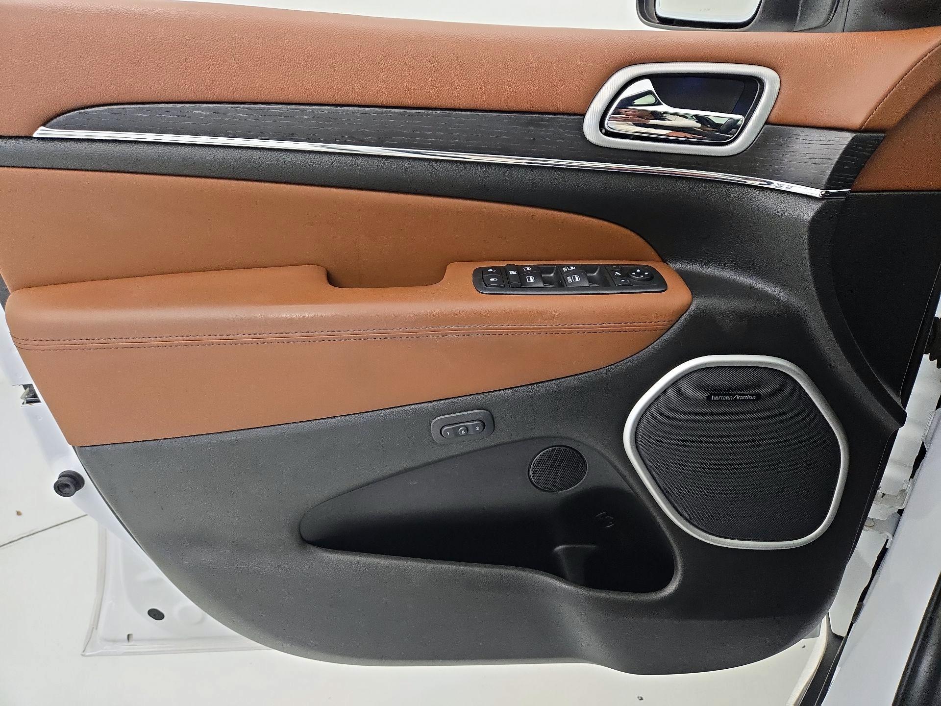 Thumbnail: 2020 Jeep Grand Cherokee - 12