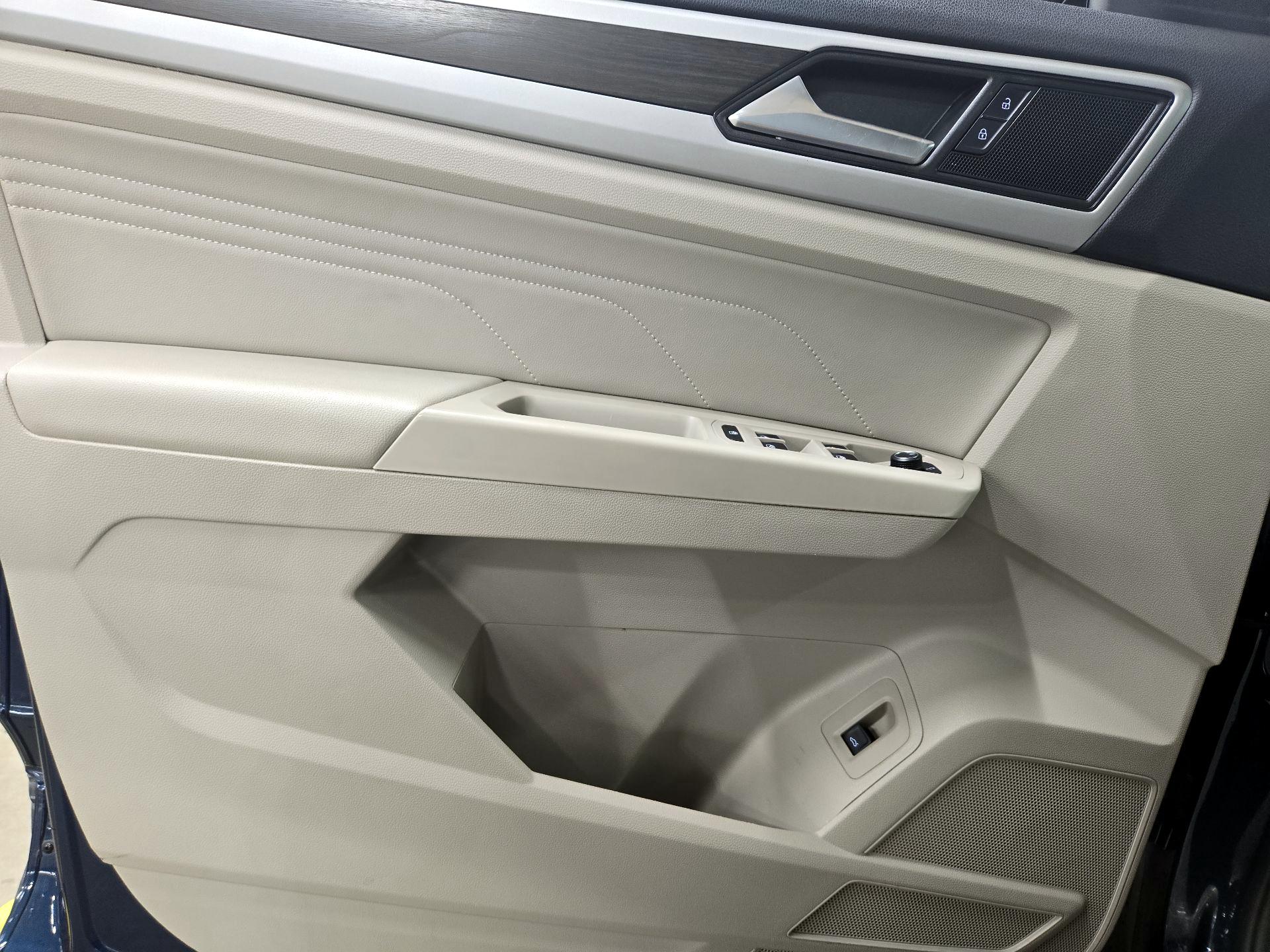 Thumbnail: 2022 Volkswagen Atlas - 12