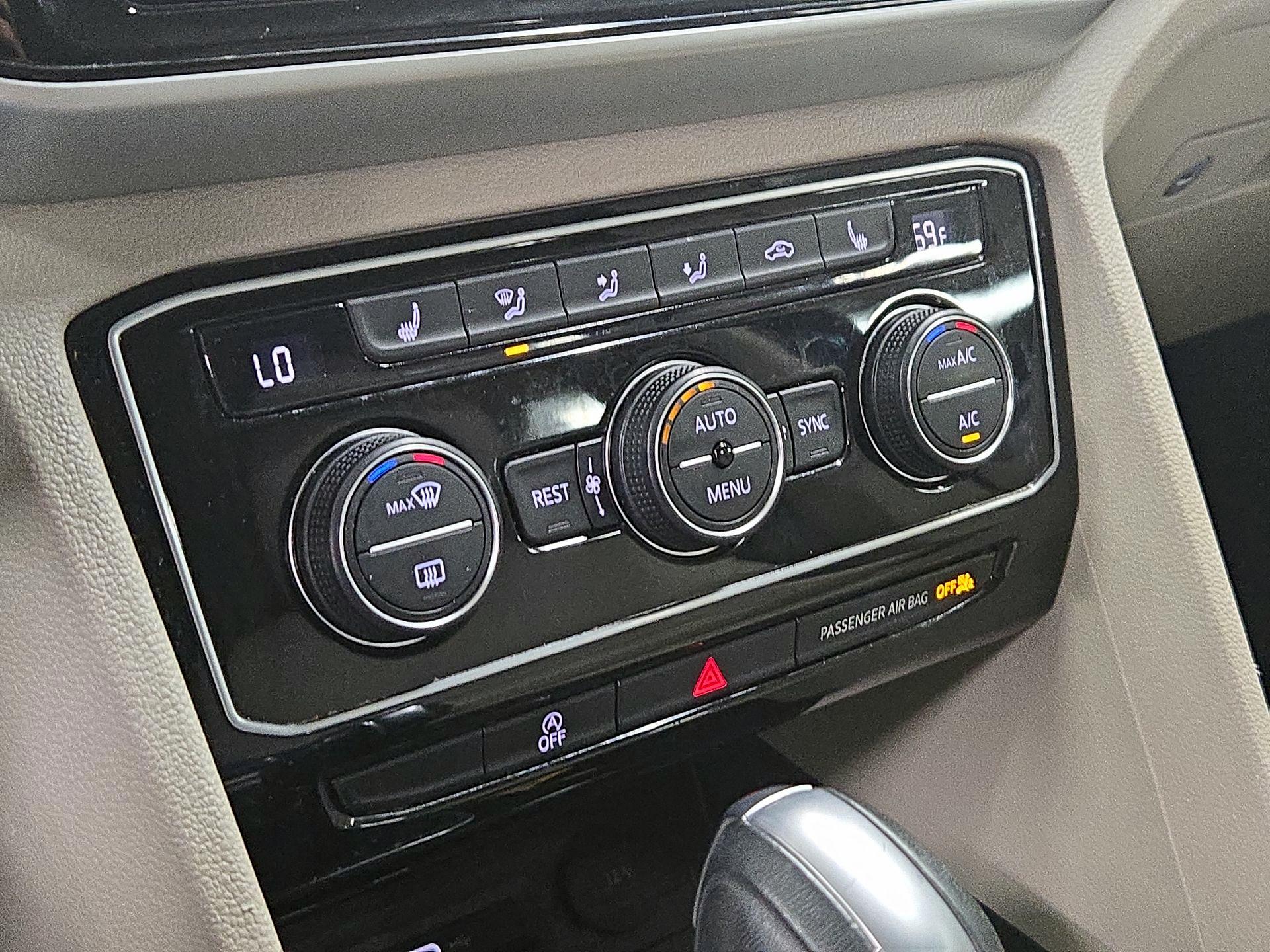 Thumbnail: 2022 Volkswagen Atlas - 16