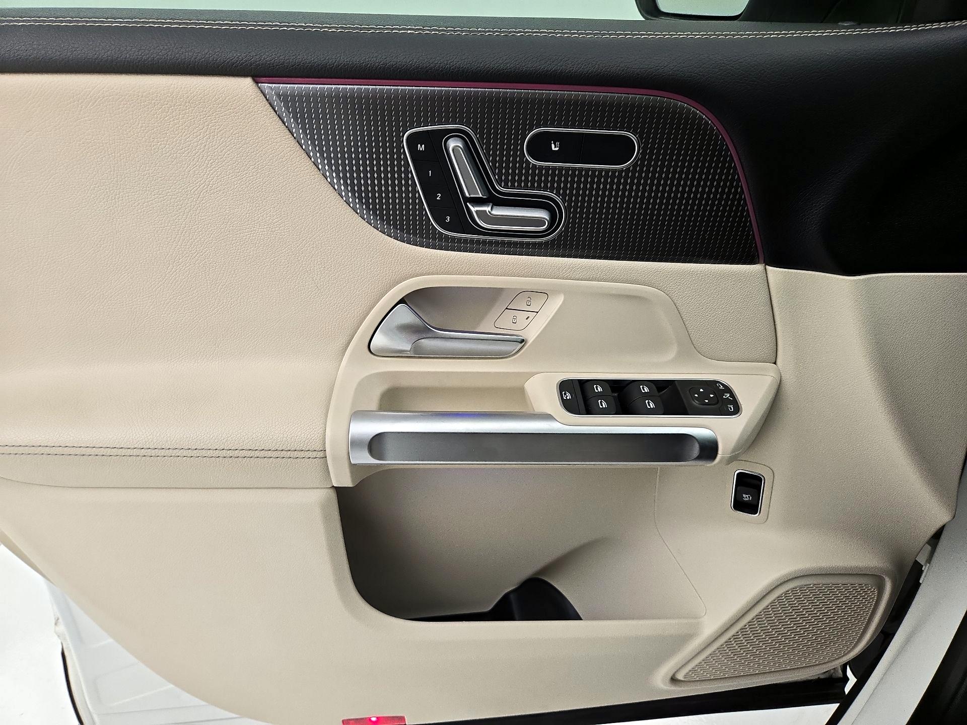 Thumbnail: 2021 Mercedes-Benz GLB - 12