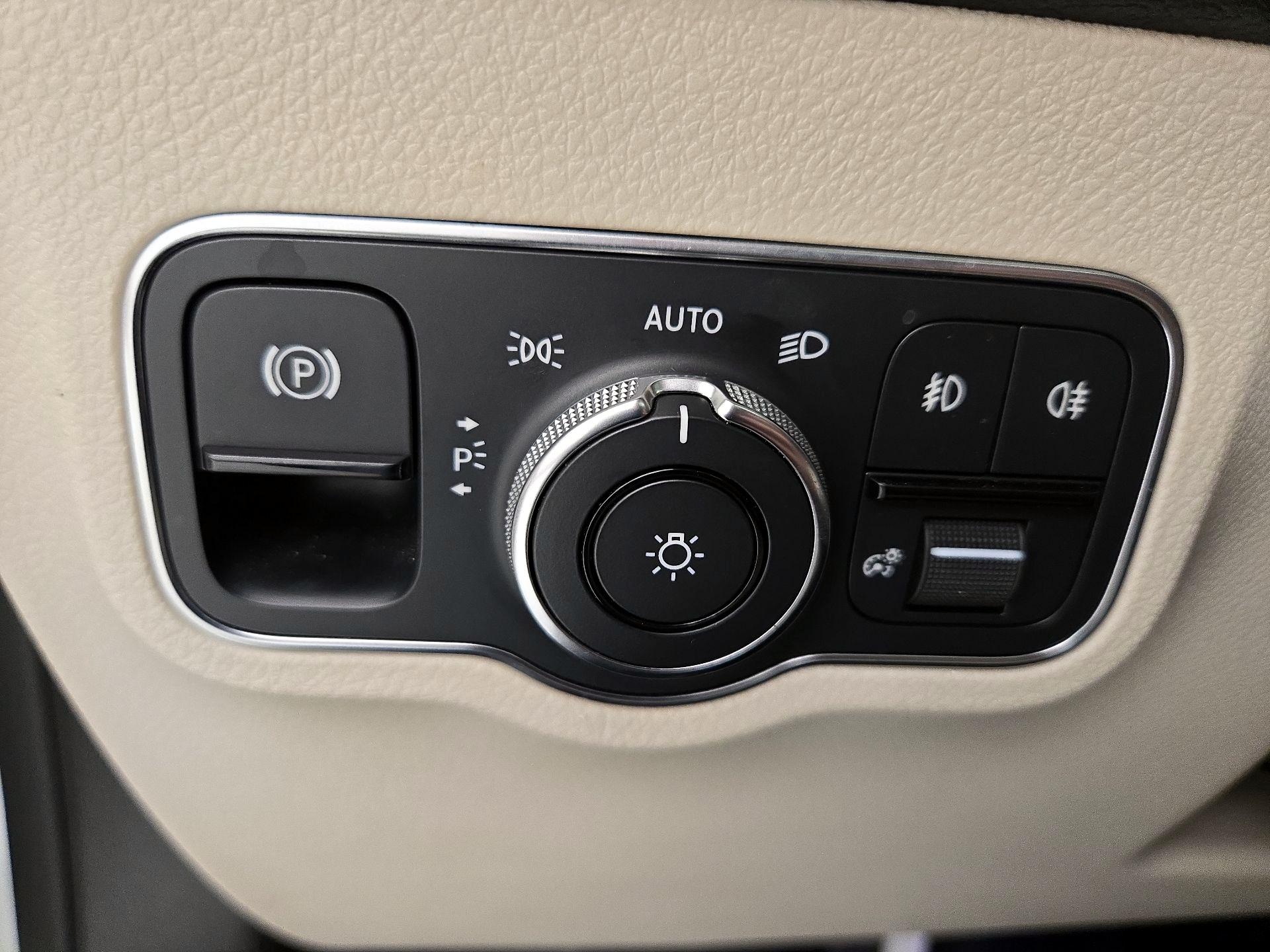 Thumbnail: 2021 Mercedes-Benz GLB - 13