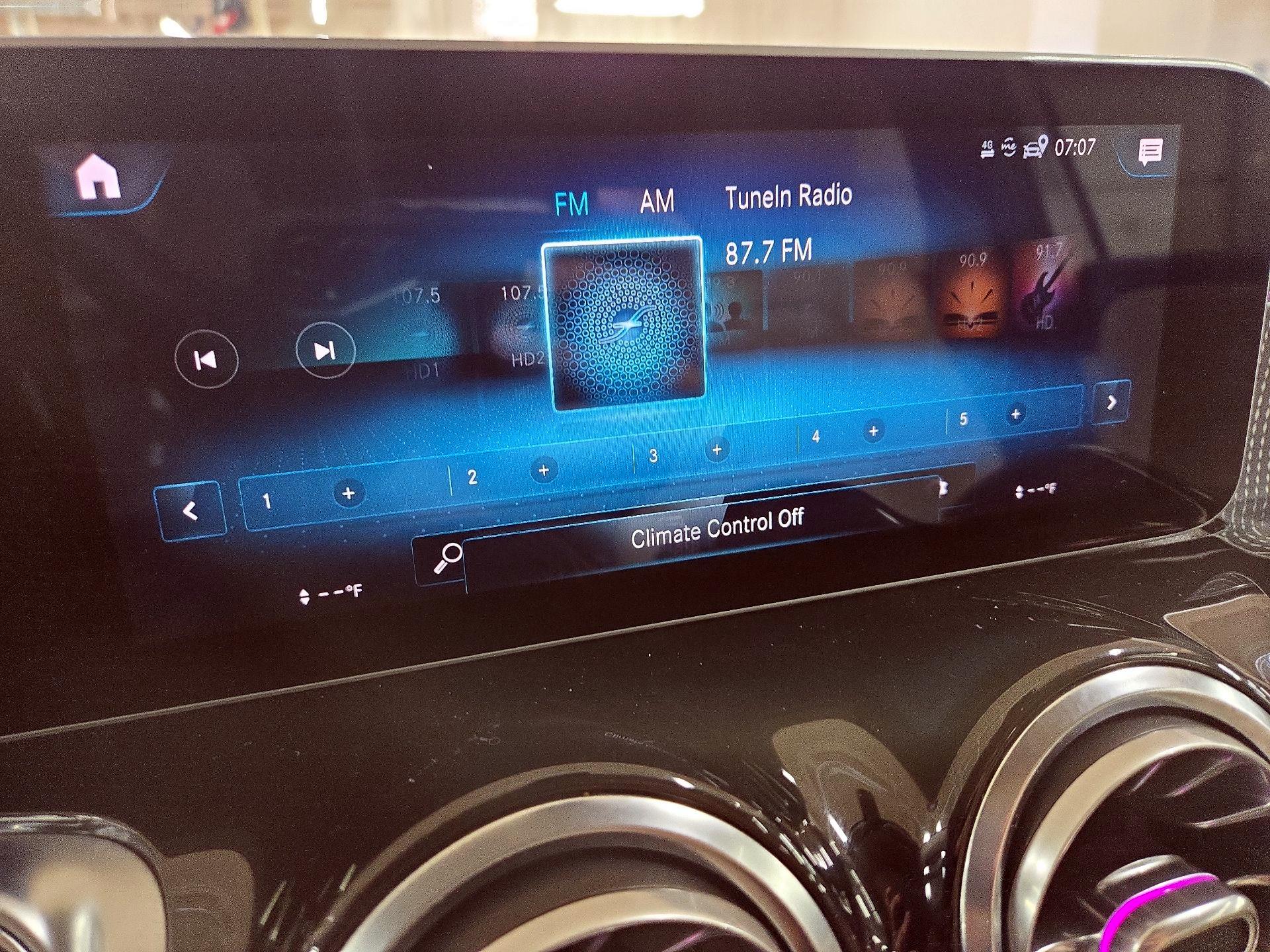 Thumbnail: 2021 Mercedes-Benz GLB - 15