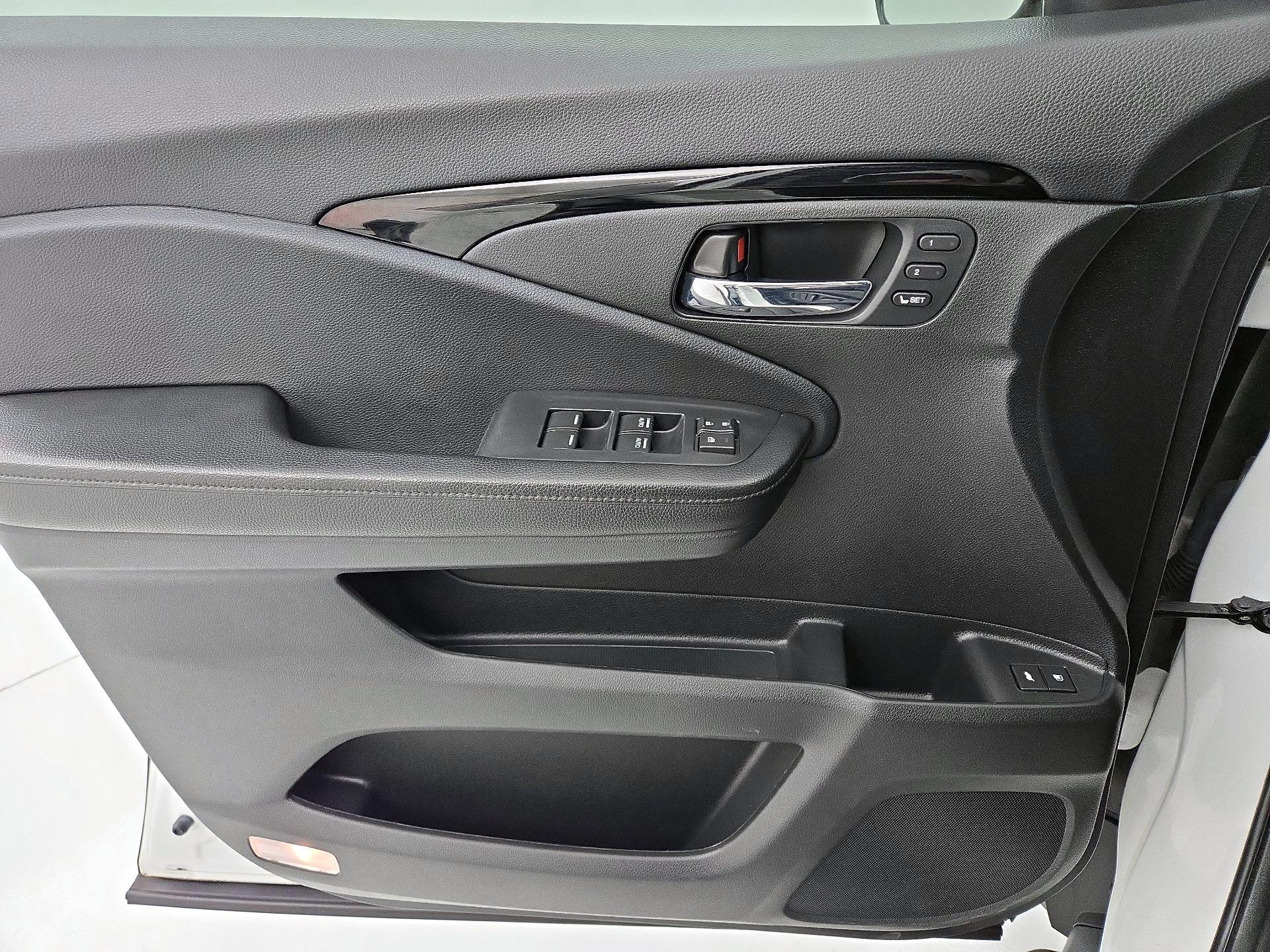 Thumbnail: 2020 Honda Pilot - 12