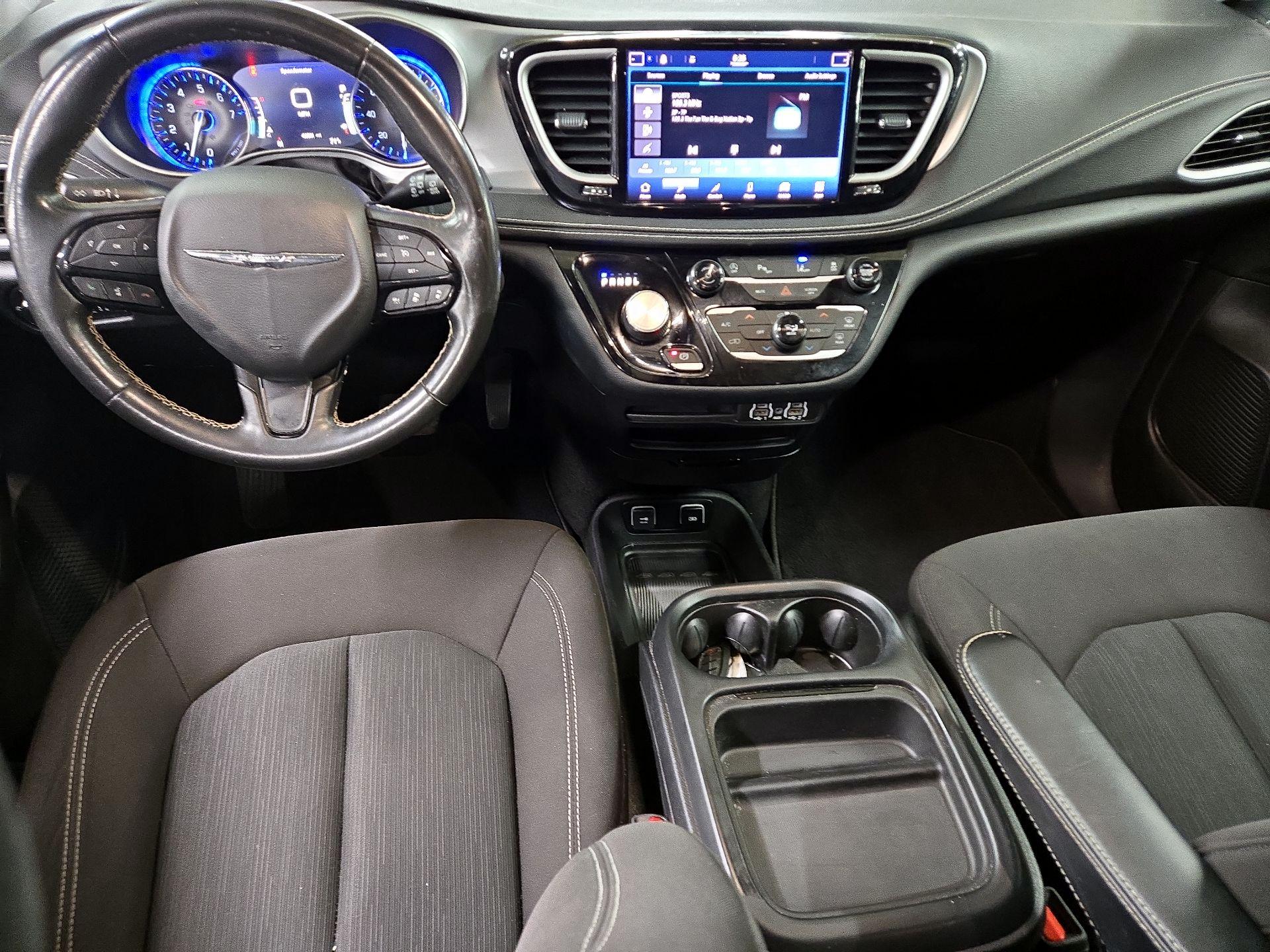 Thumbnail: 2021 Chrysler Pacifica - 9