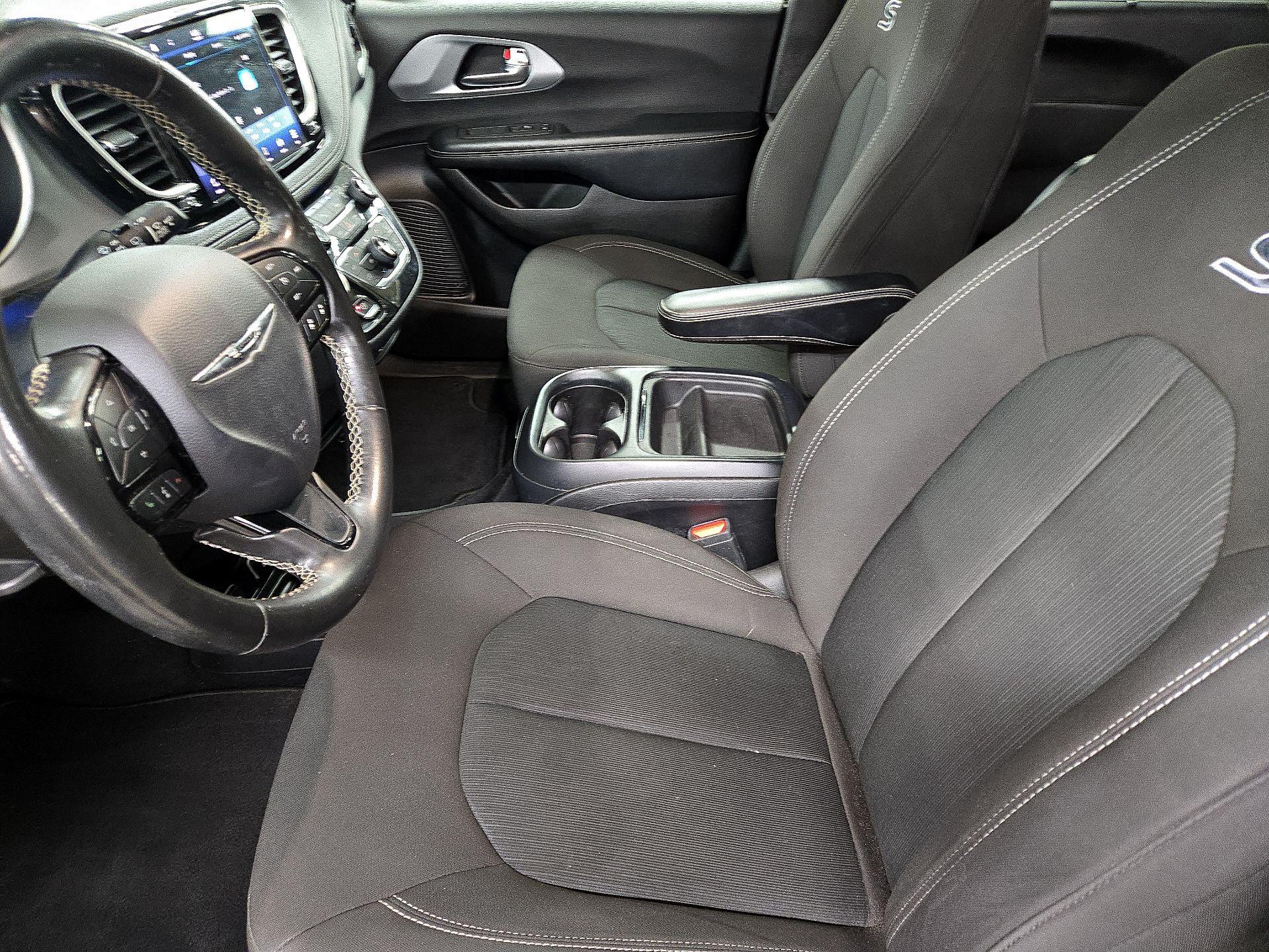 Thumbnail: 2021 Chrysler Pacifica - 11