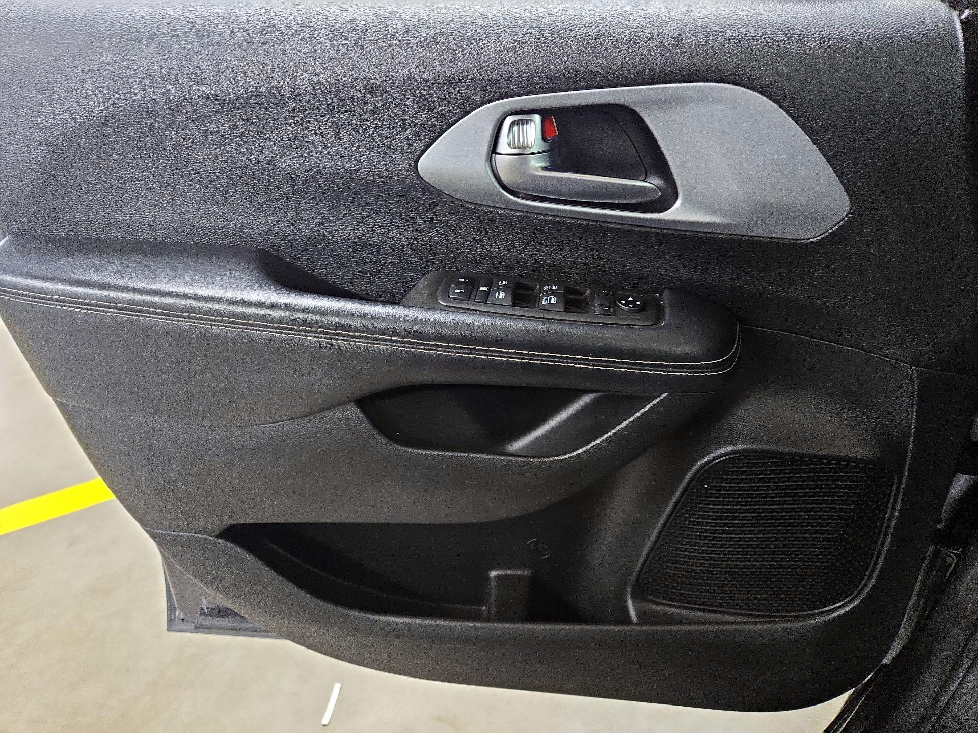 Thumbnail: 2021 Chrysler Pacifica - 12