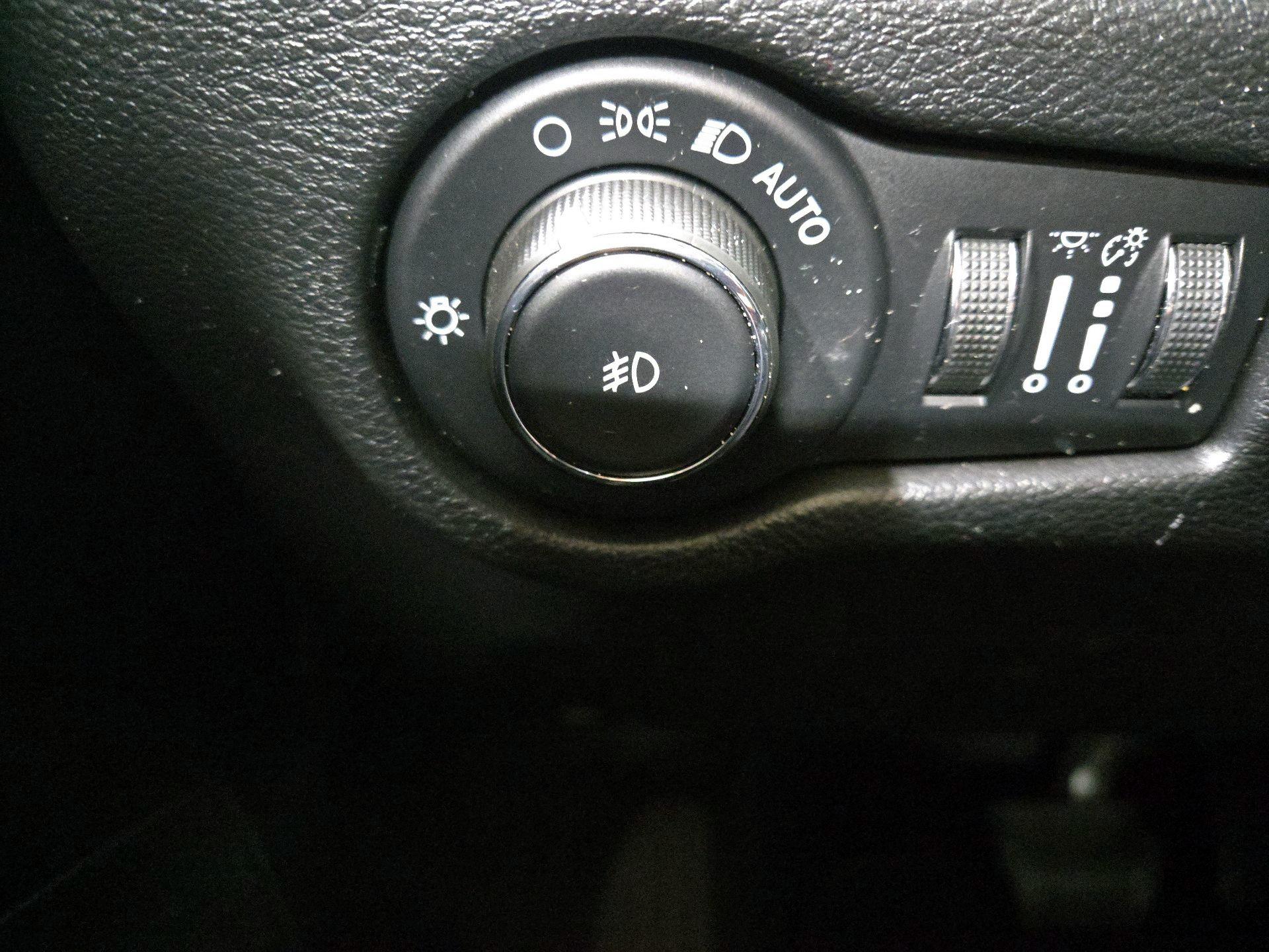 Thumbnail: 2021 Chrysler Pacifica - 13