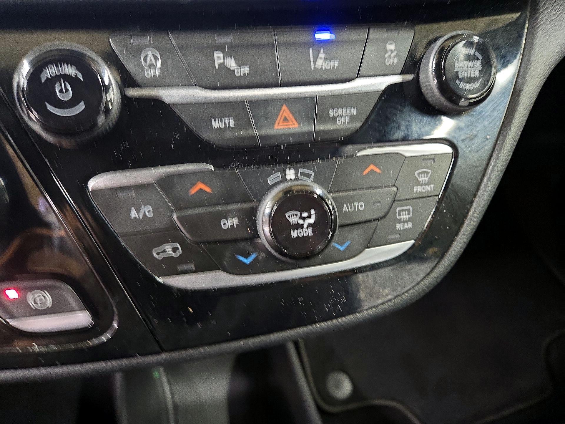 Thumbnail: 2021 Chrysler Pacifica - 15