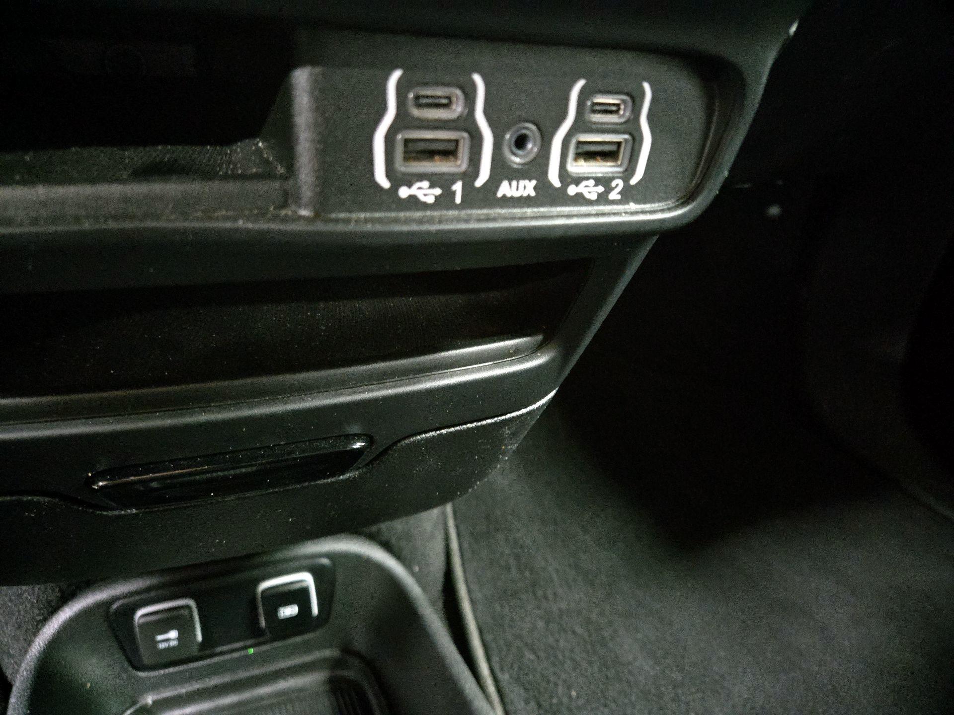 Thumbnail: 2021 Chrysler Pacifica - 17