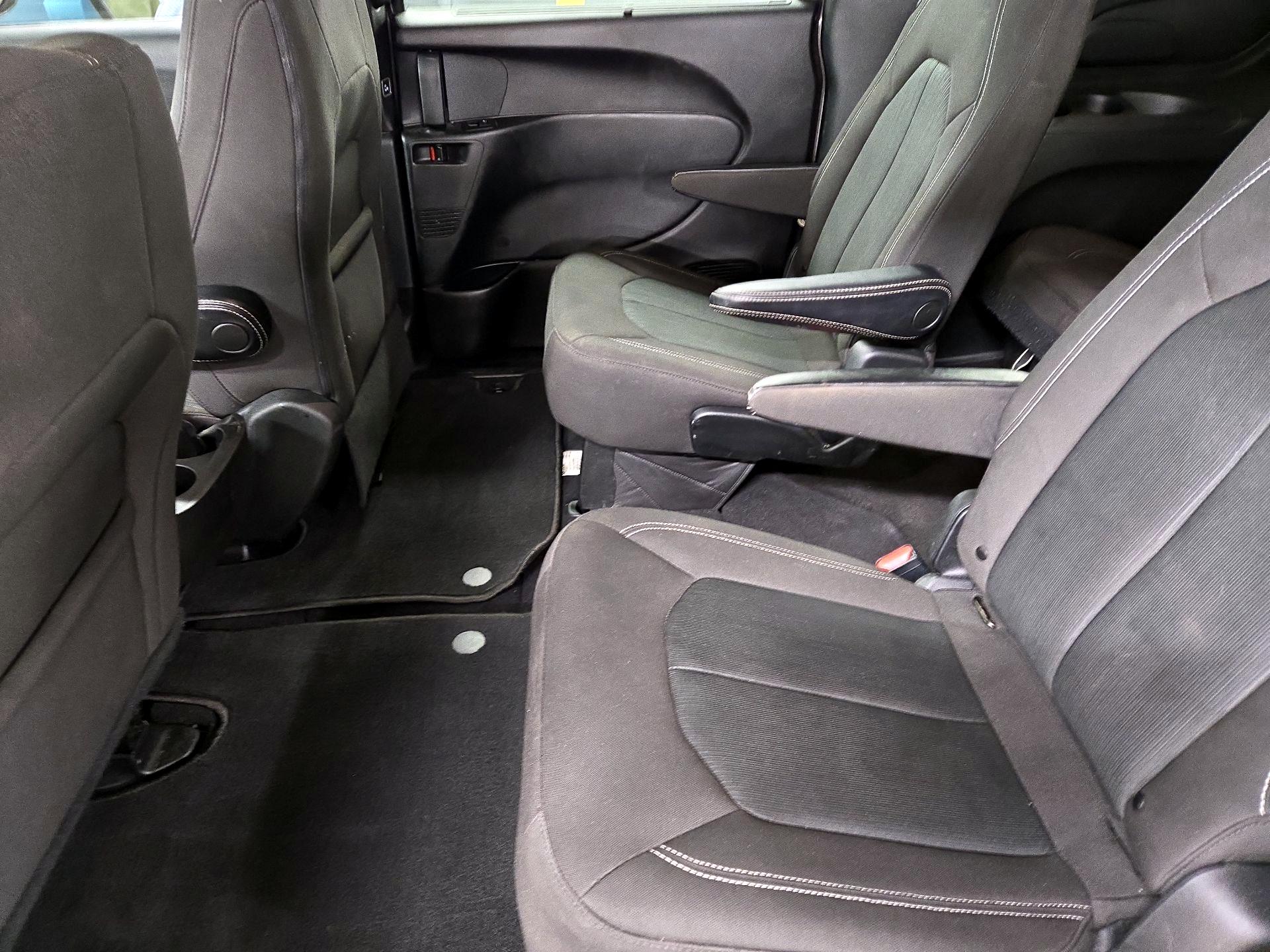 Thumbnail: 2021 Chrysler Pacifica - 18