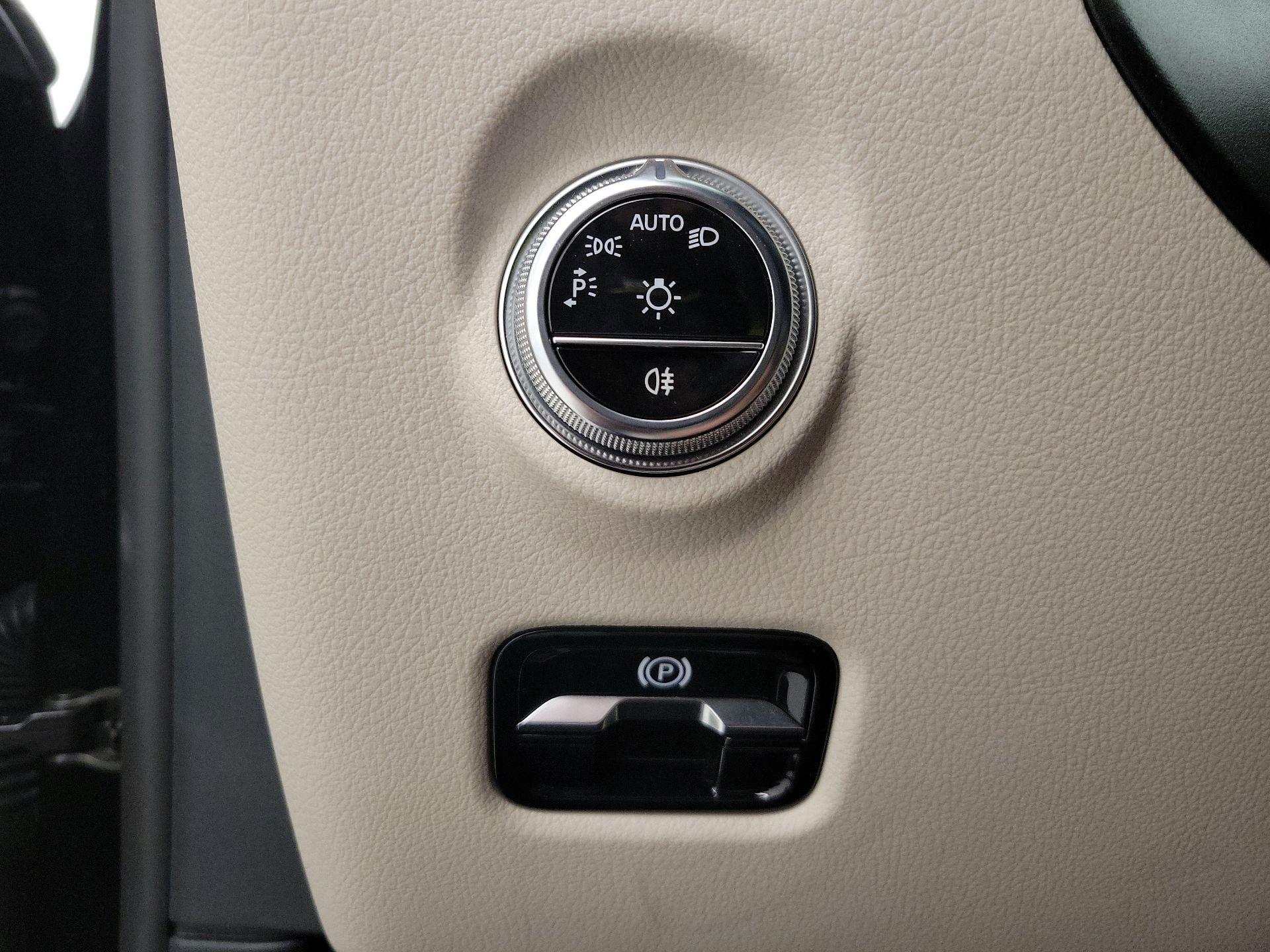 Thumbnail: 2023 Mercedes-Benz C-Class - 13