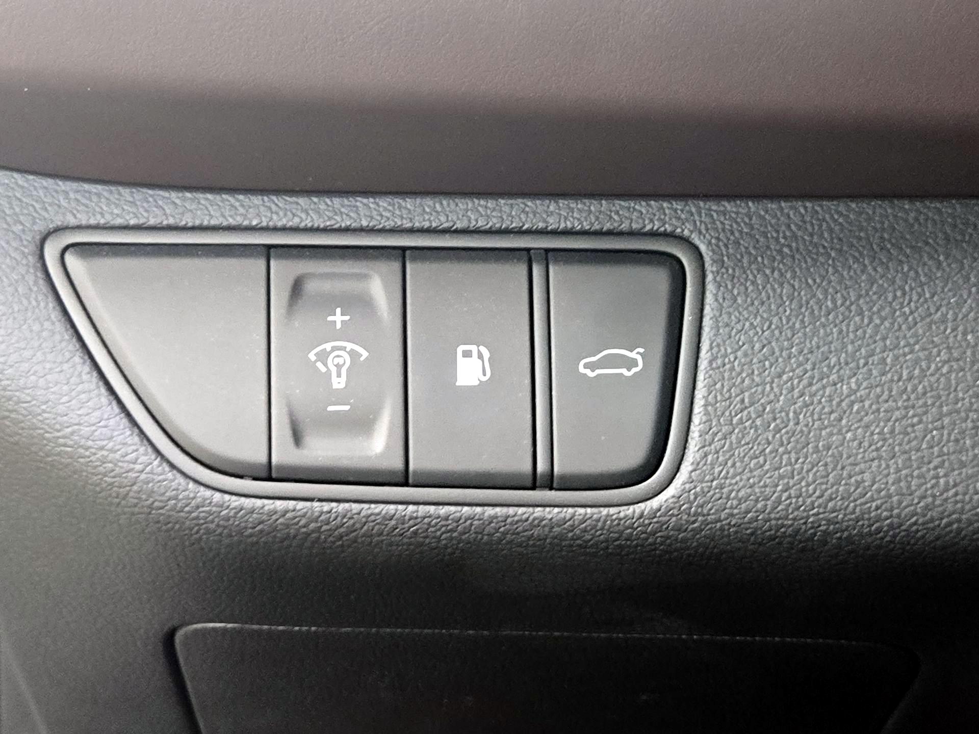 Thumbnail: 2022 Genesis G70 - 13