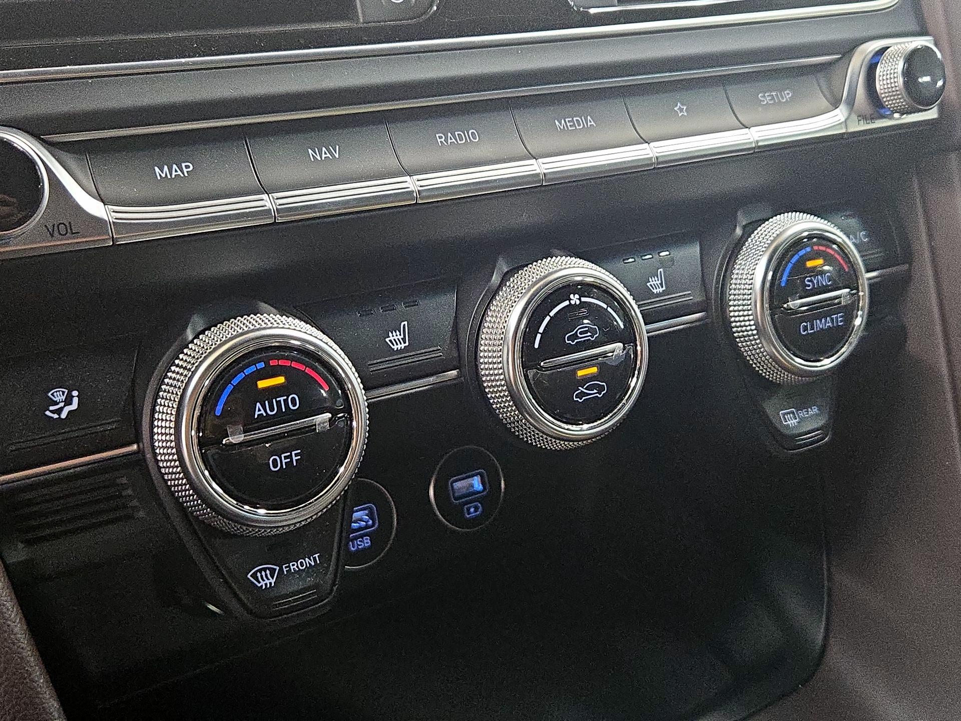 Thumbnail: 2022 Genesis G70 - 17