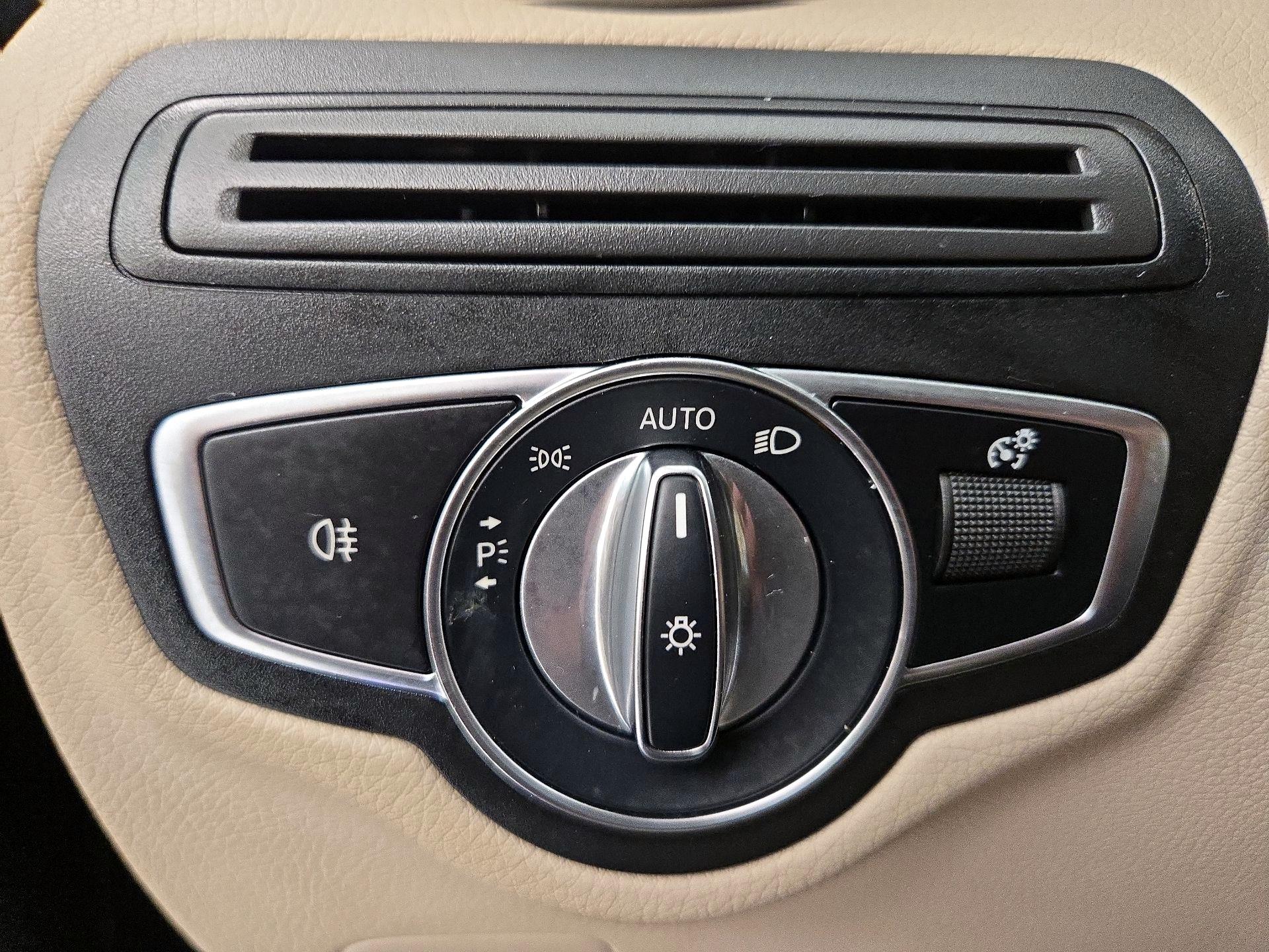 Thumbnail: 2022 Mercedes-Benz GLC - 13