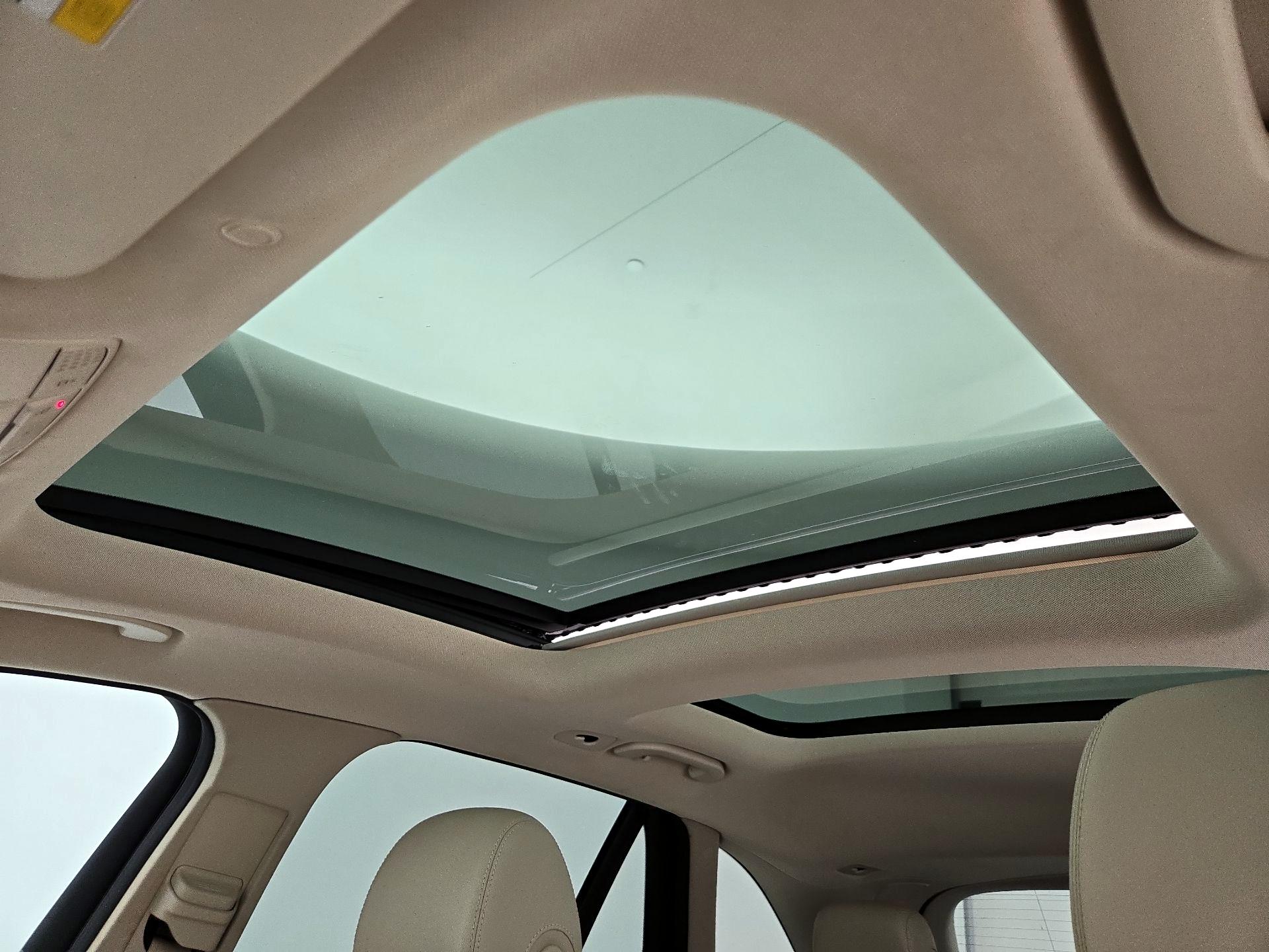 Thumbnail: 2022 Mercedes-Benz GLC - 18