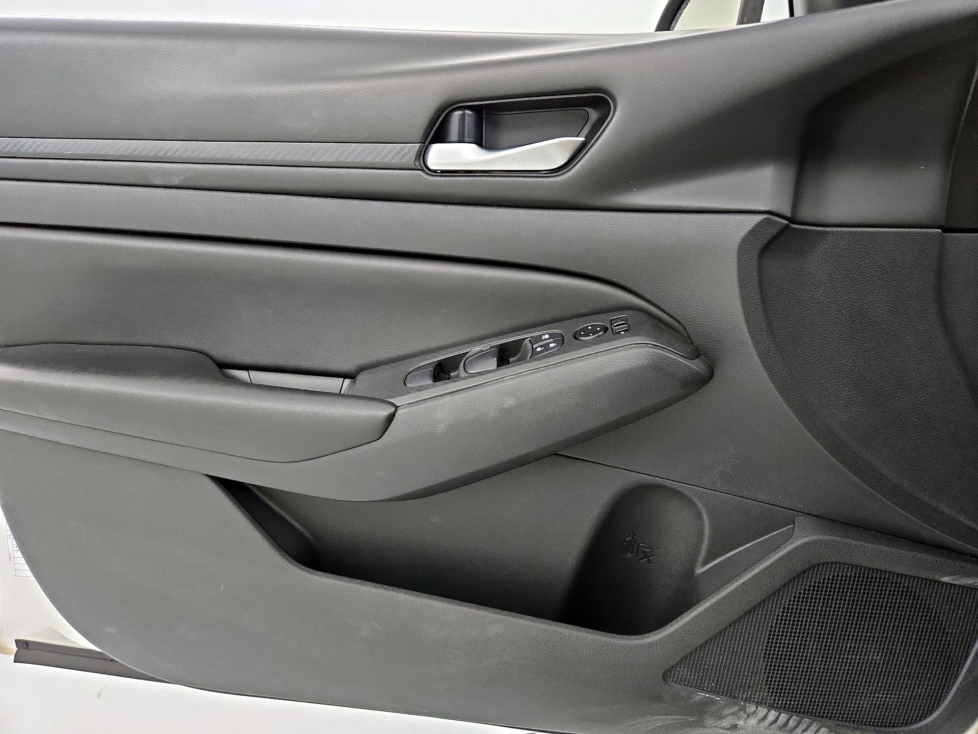 Thumbnail: 2021 Nissan Altima - 12