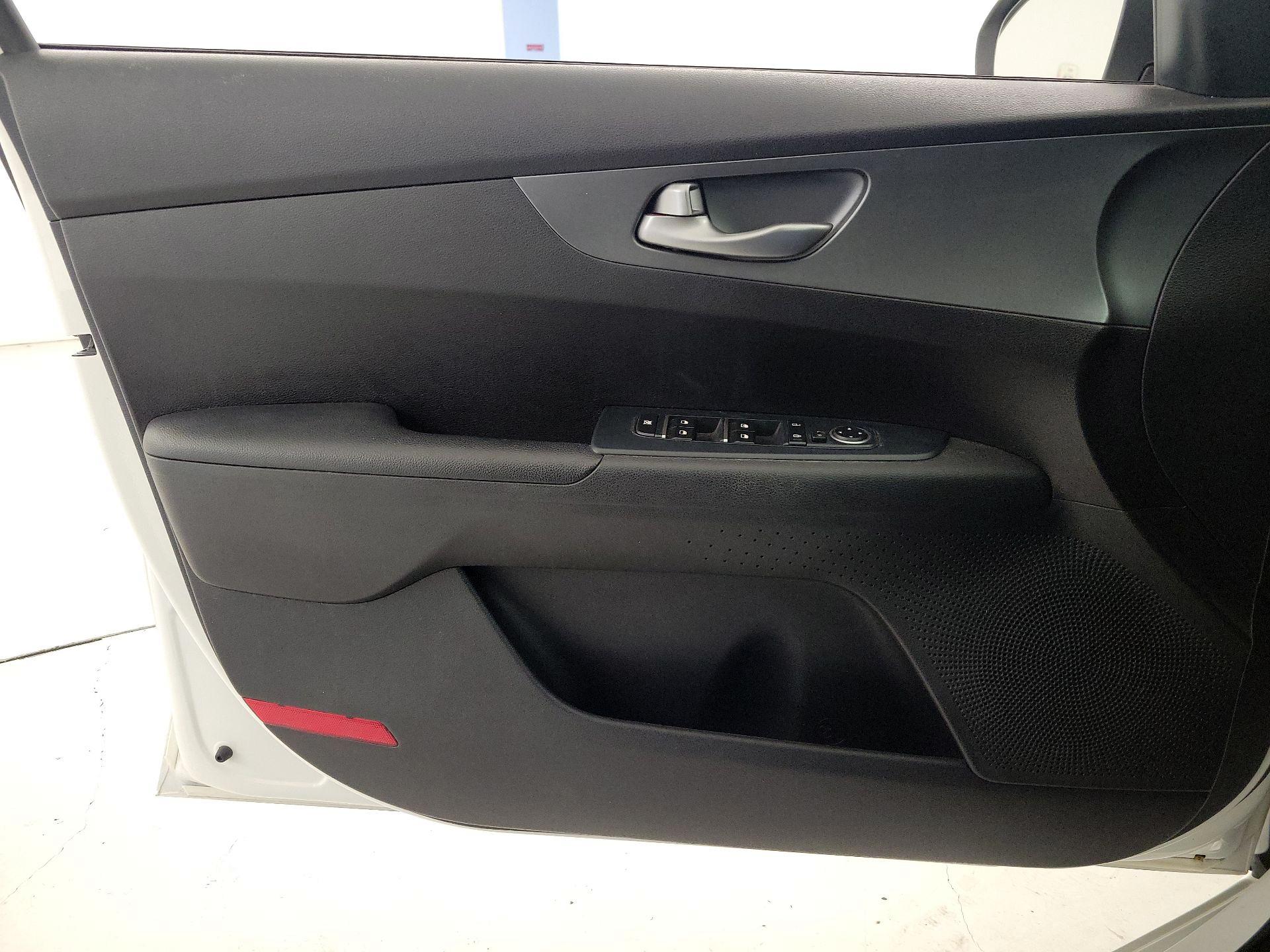 Thumbnail: 2020 Kia Forte - 12