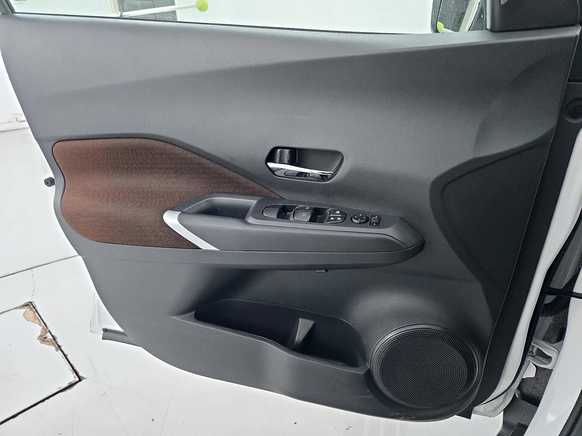 Thumbnail: 2023 Nissan Kicks - 12