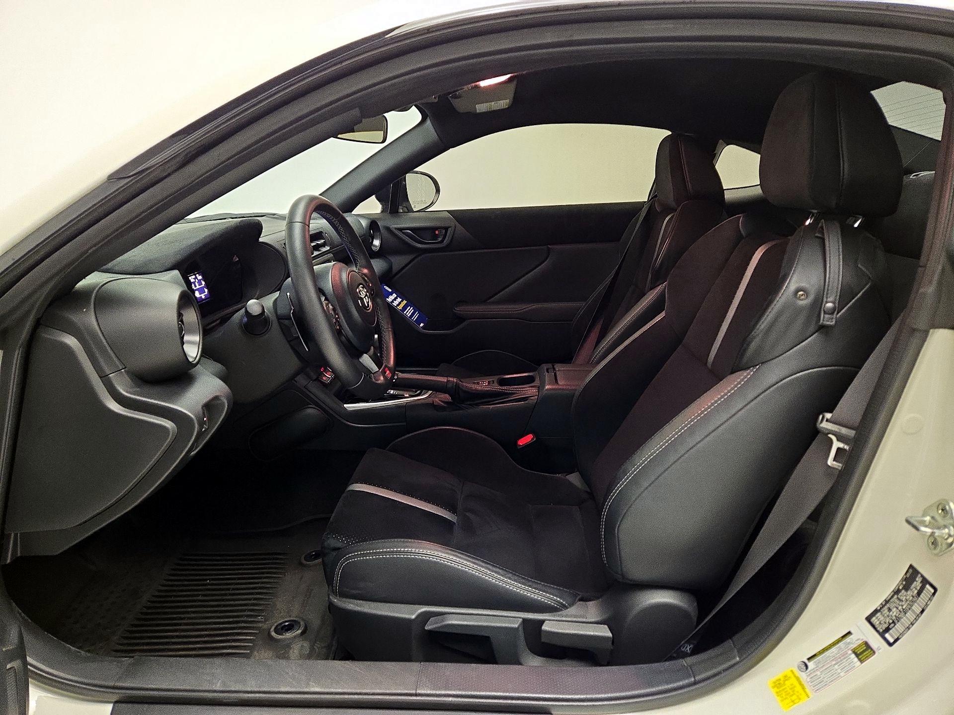 Thumbnail: 2023 Toyota GR86 - 11