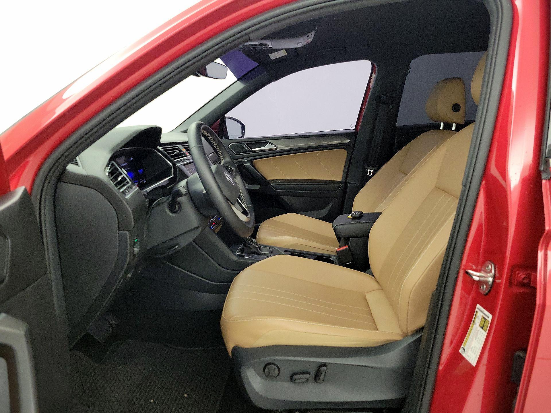 Thumbnail: 2023 Volkswagen Tiguan - 11