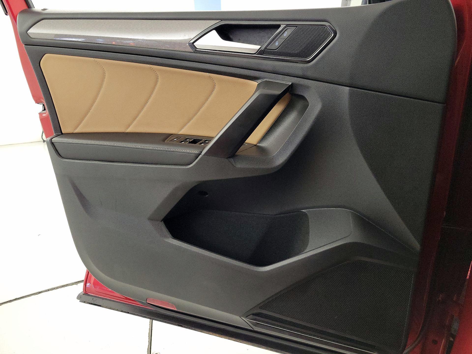 Thumbnail: 2023 Volkswagen Tiguan - 12