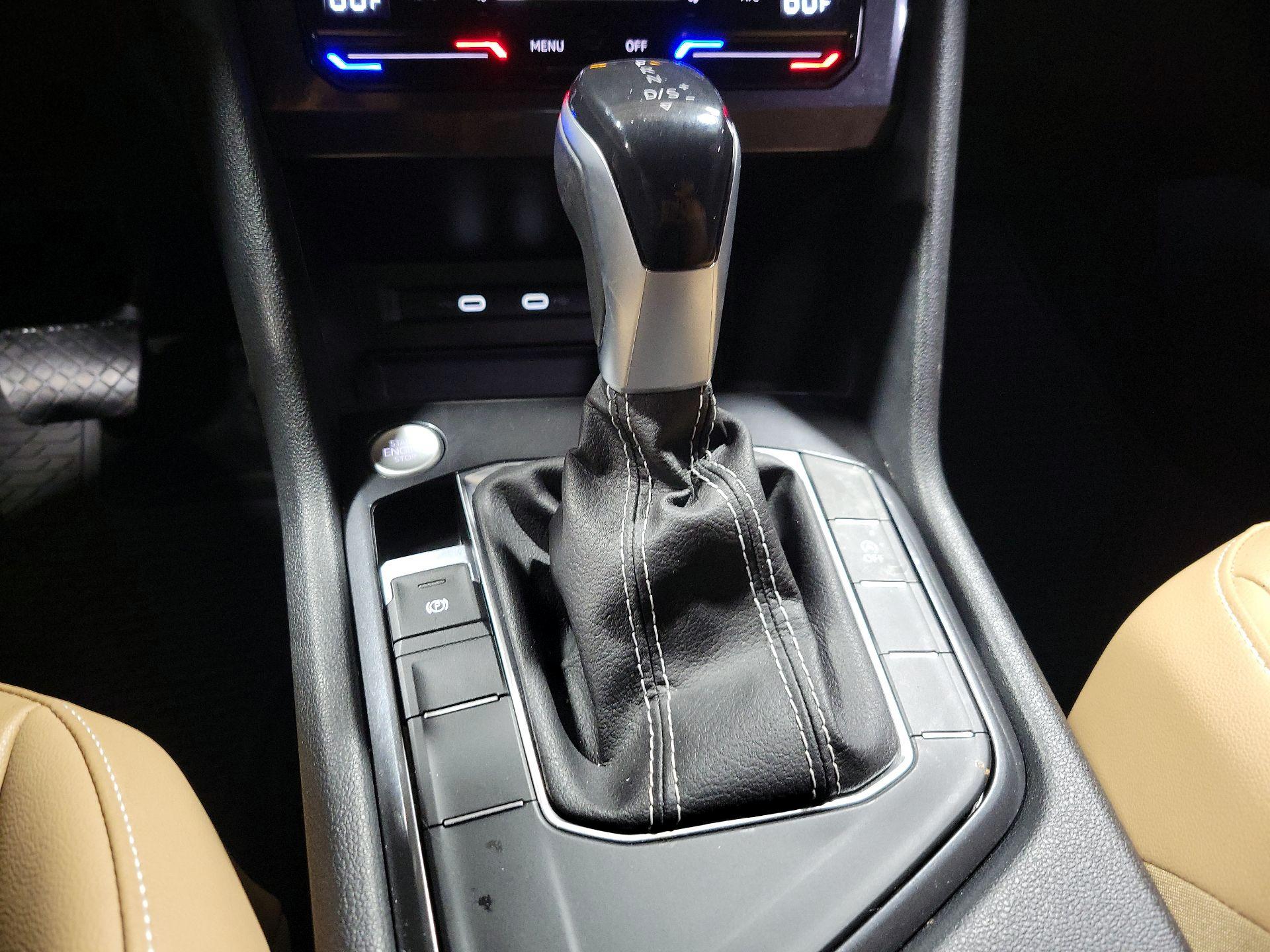 Thumbnail: 2023 Volkswagen Tiguan - 17