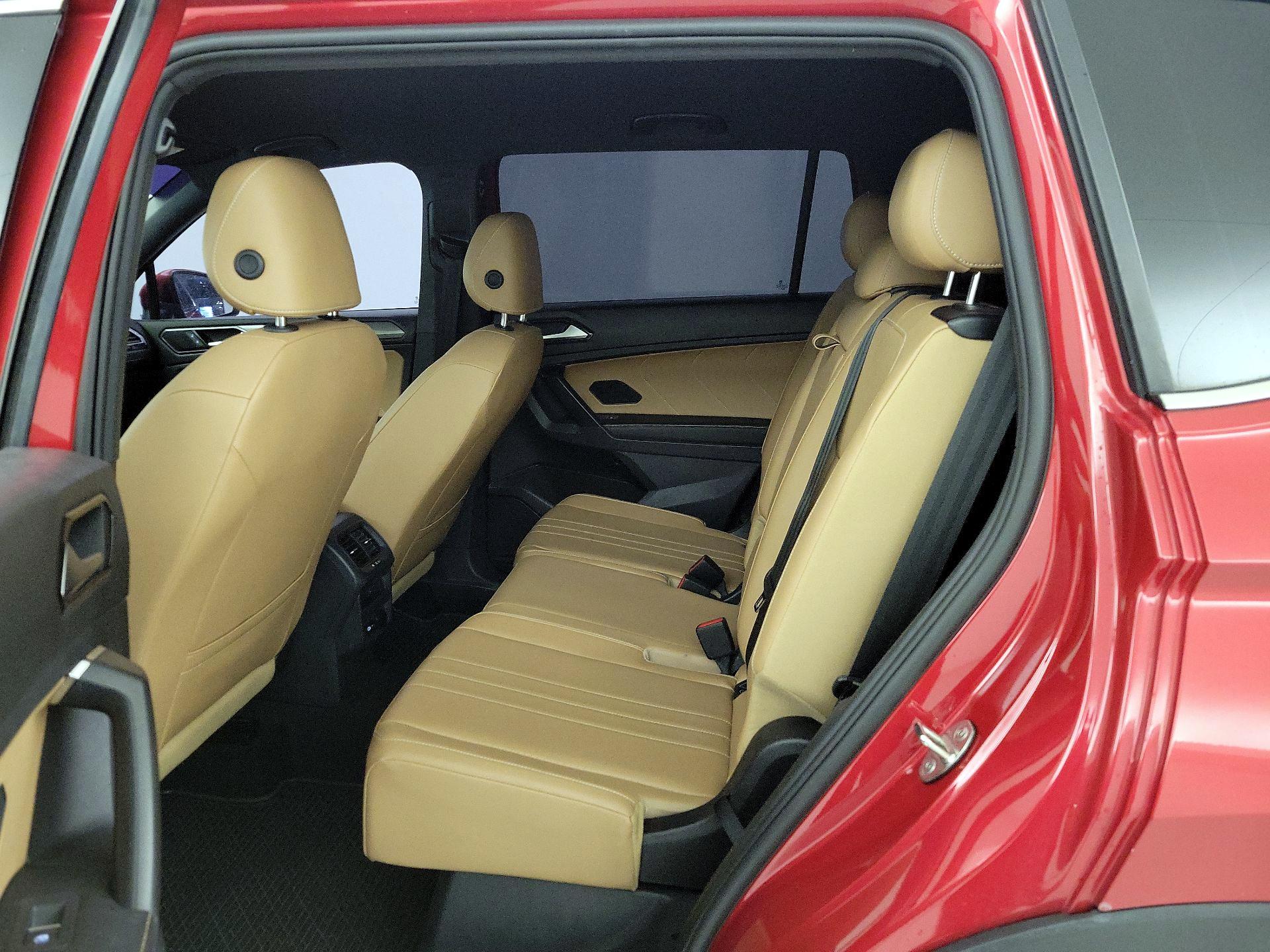 Thumbnail: 2023 Volkswagen Tiguan - 18