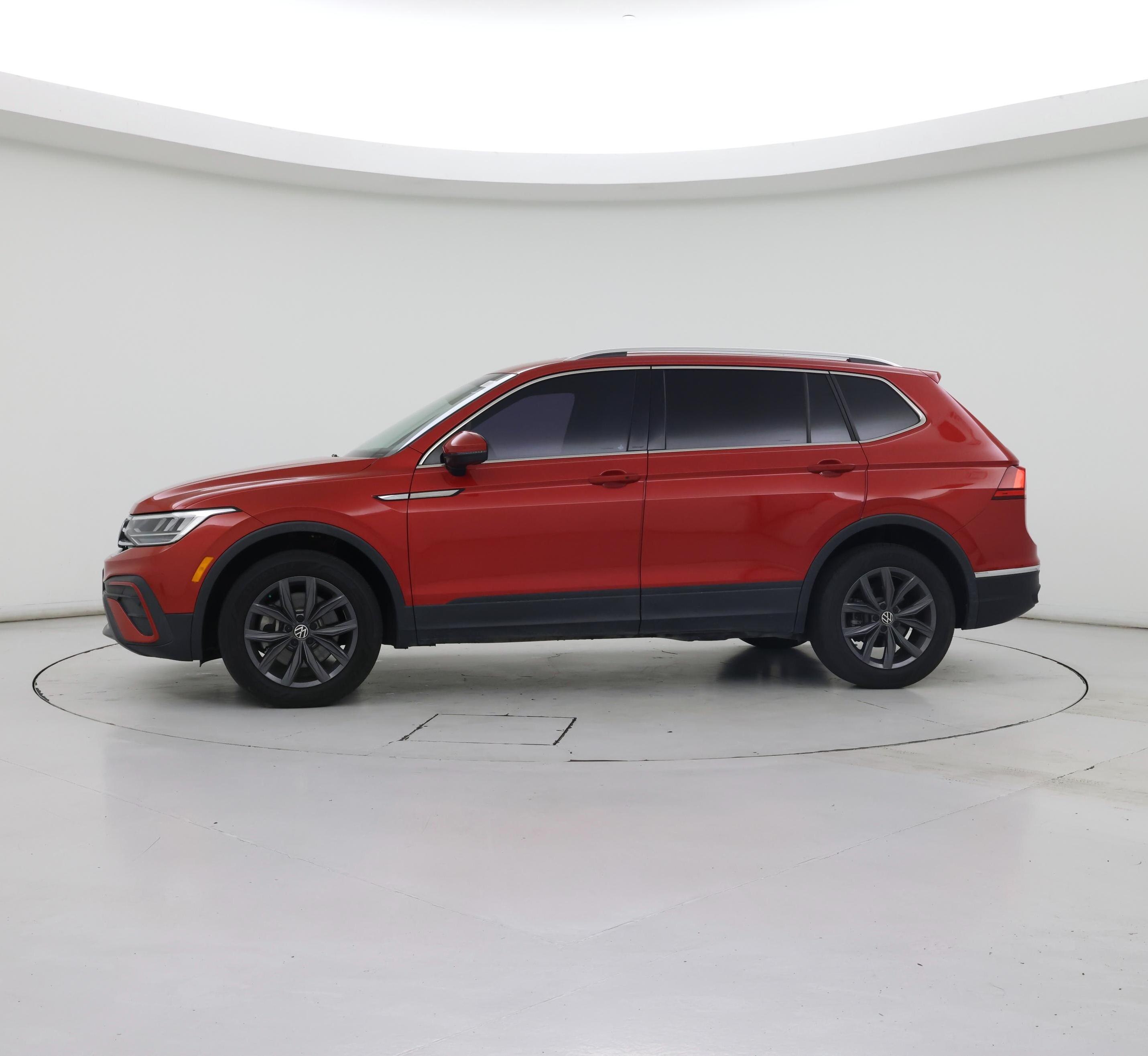 Thumbnail: 2023 Volkswagen Tiguan - 3
