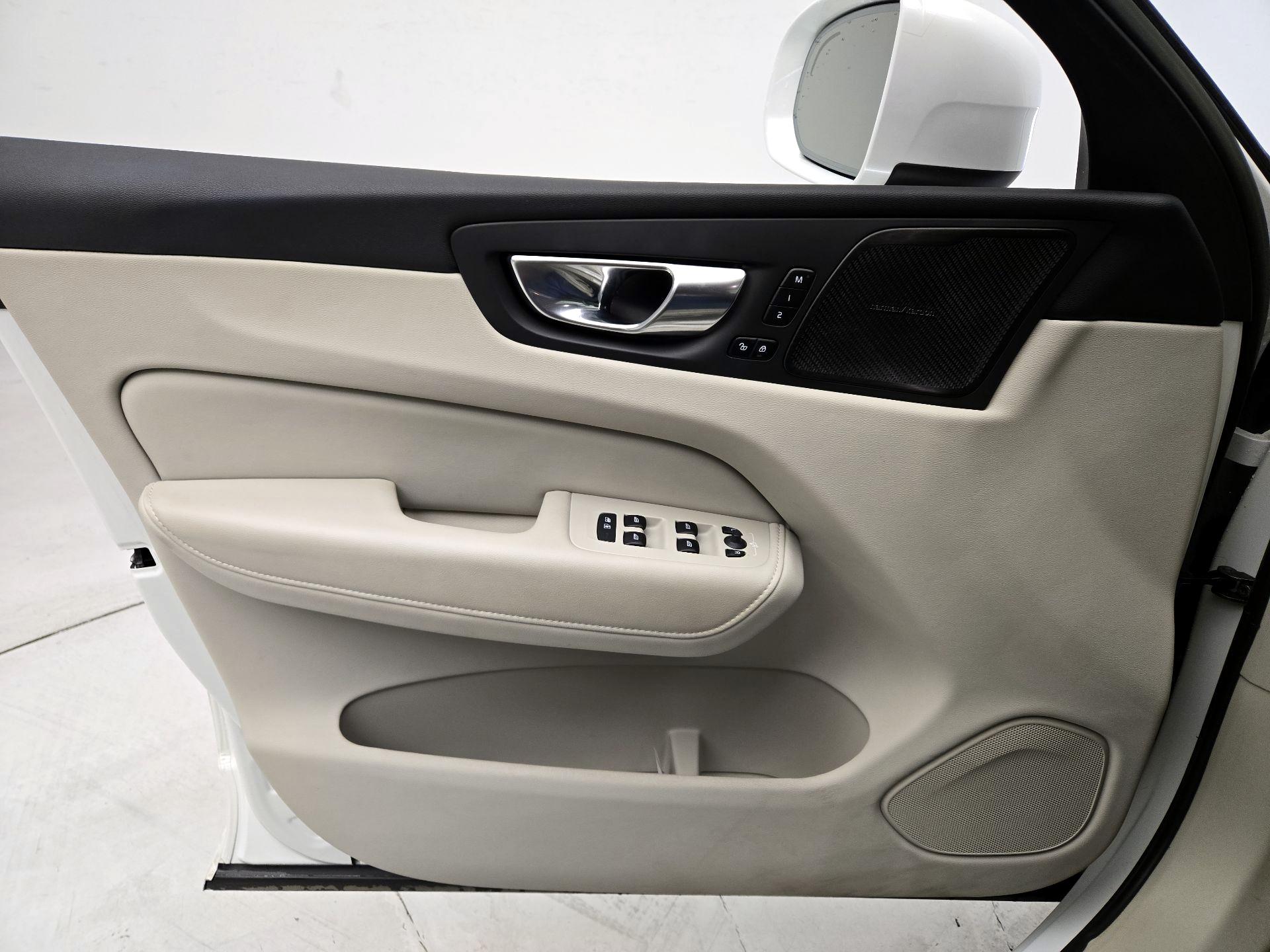 Thumbnail: 2023 Volvo XC60 - 12