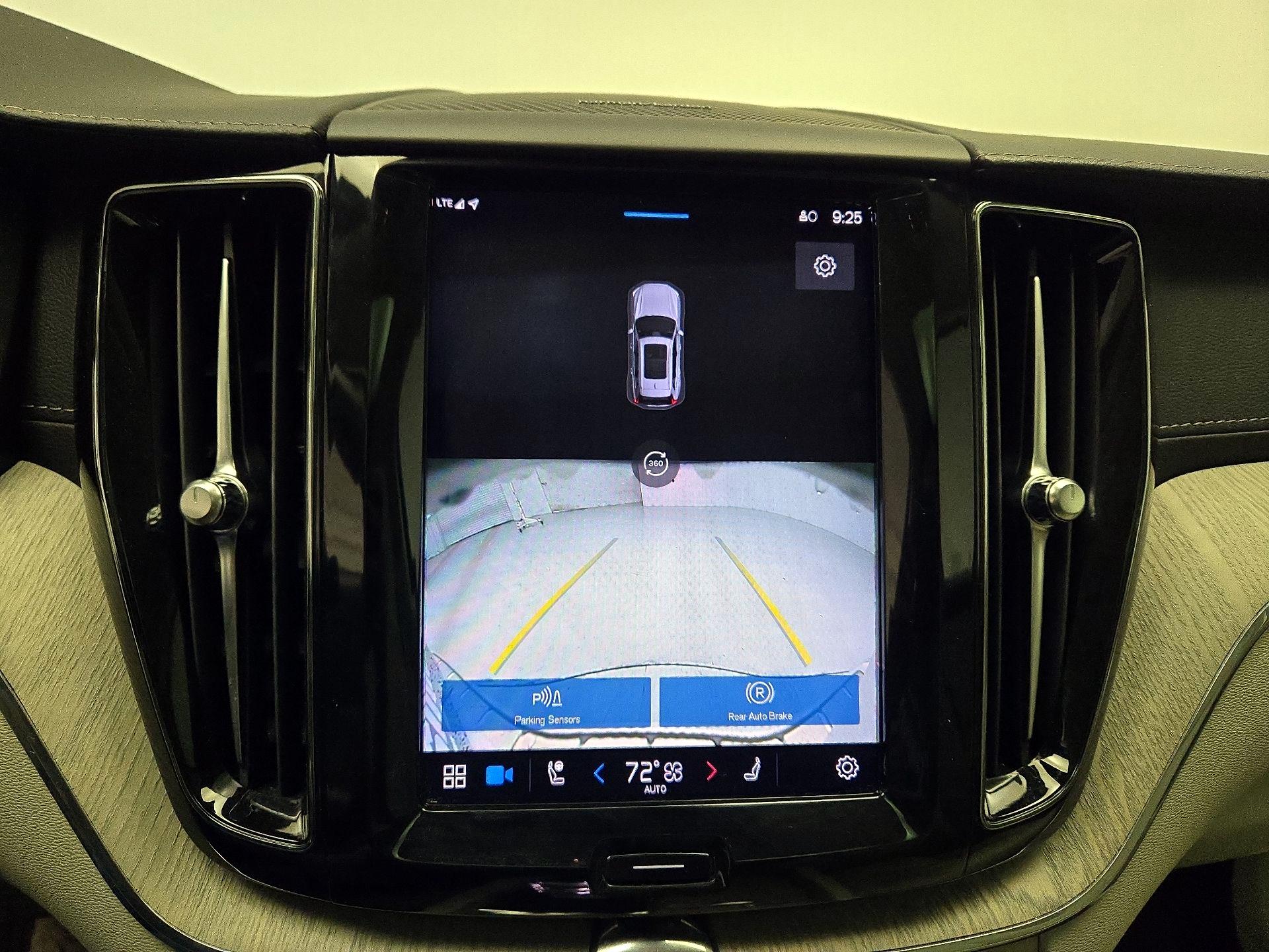 Thumbnail: 2023 Volvo XC60 - 15