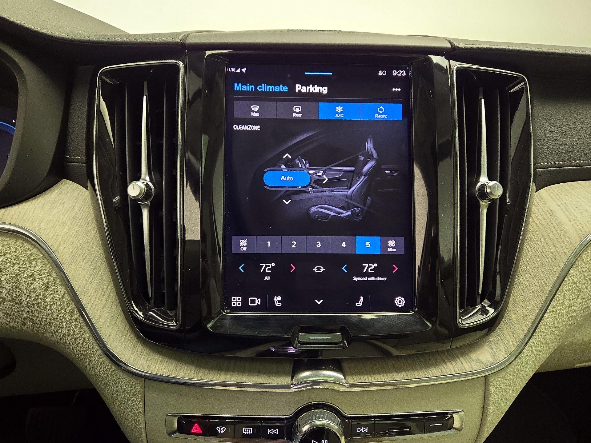 Thumbnail: 2023 Volvo XC60 - 17