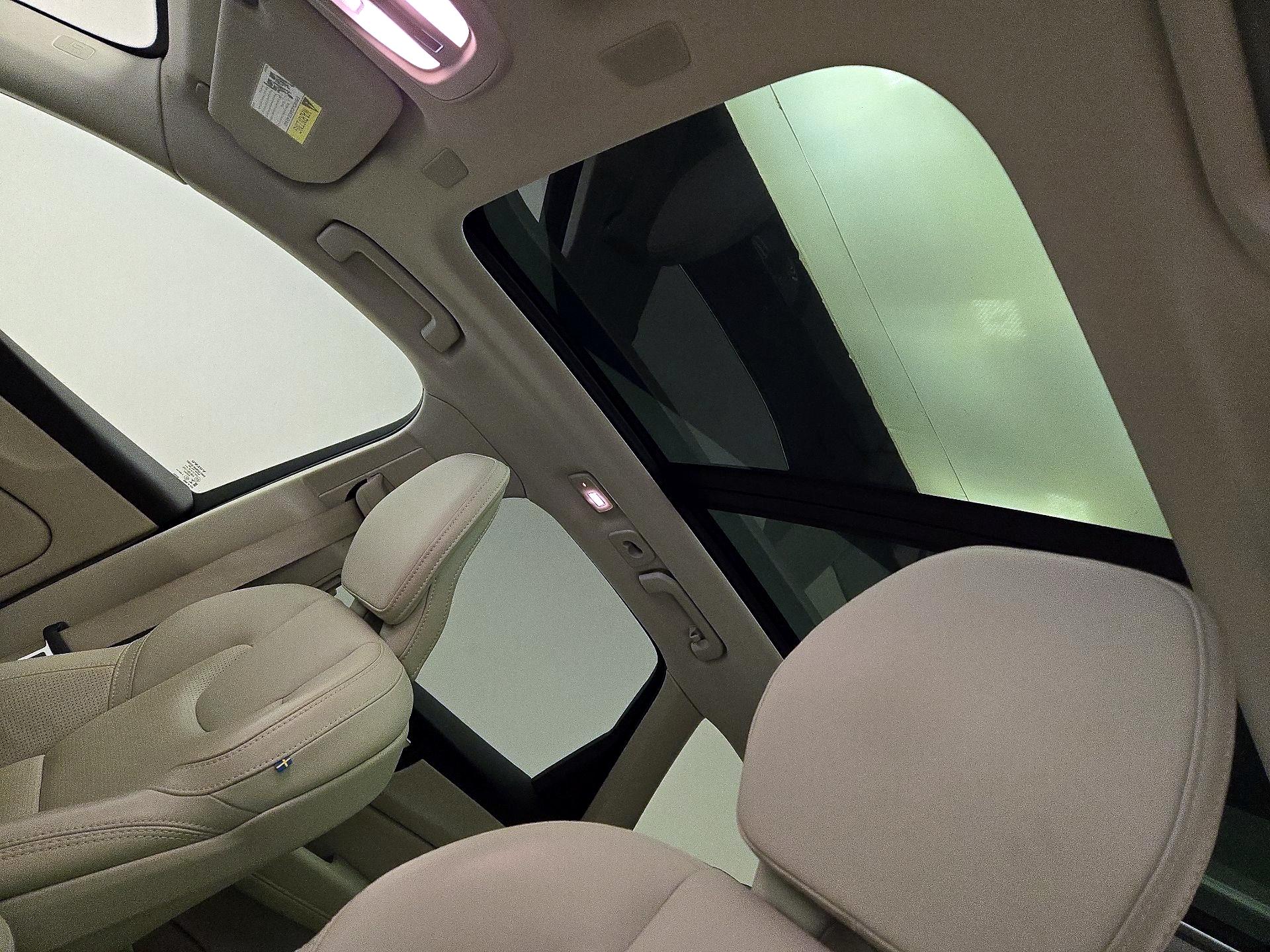 Thumbnail: 2023 Volvo XC60 - 20