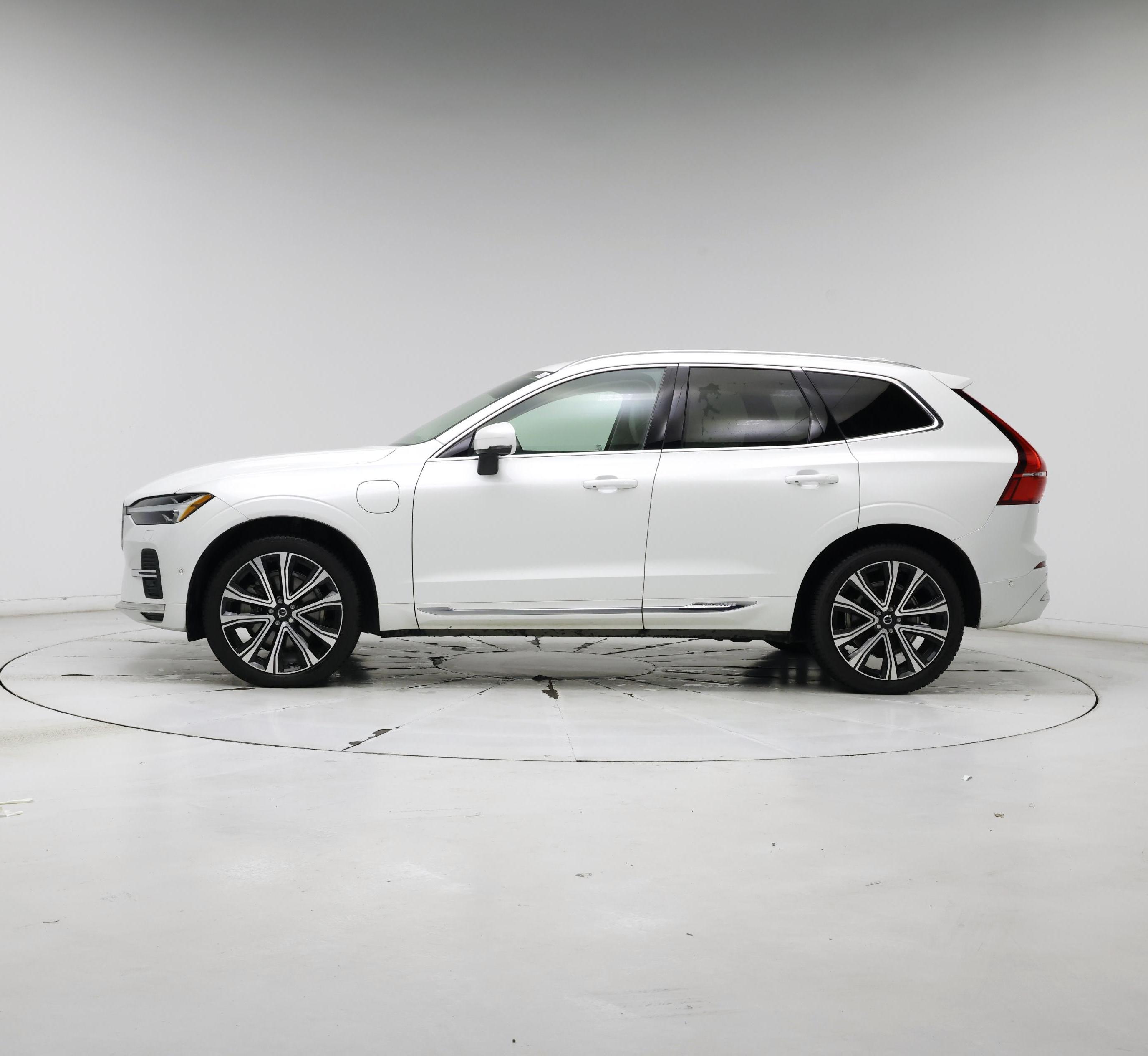 Thumbnail: 2023 Volvo XC60 - 3
