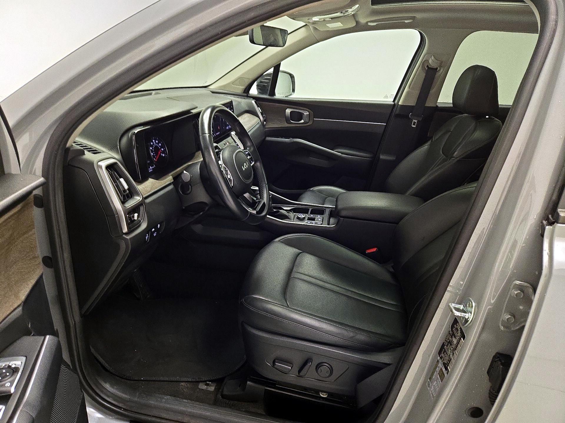 Thumbnail: 2023 Kia Sorento - 11