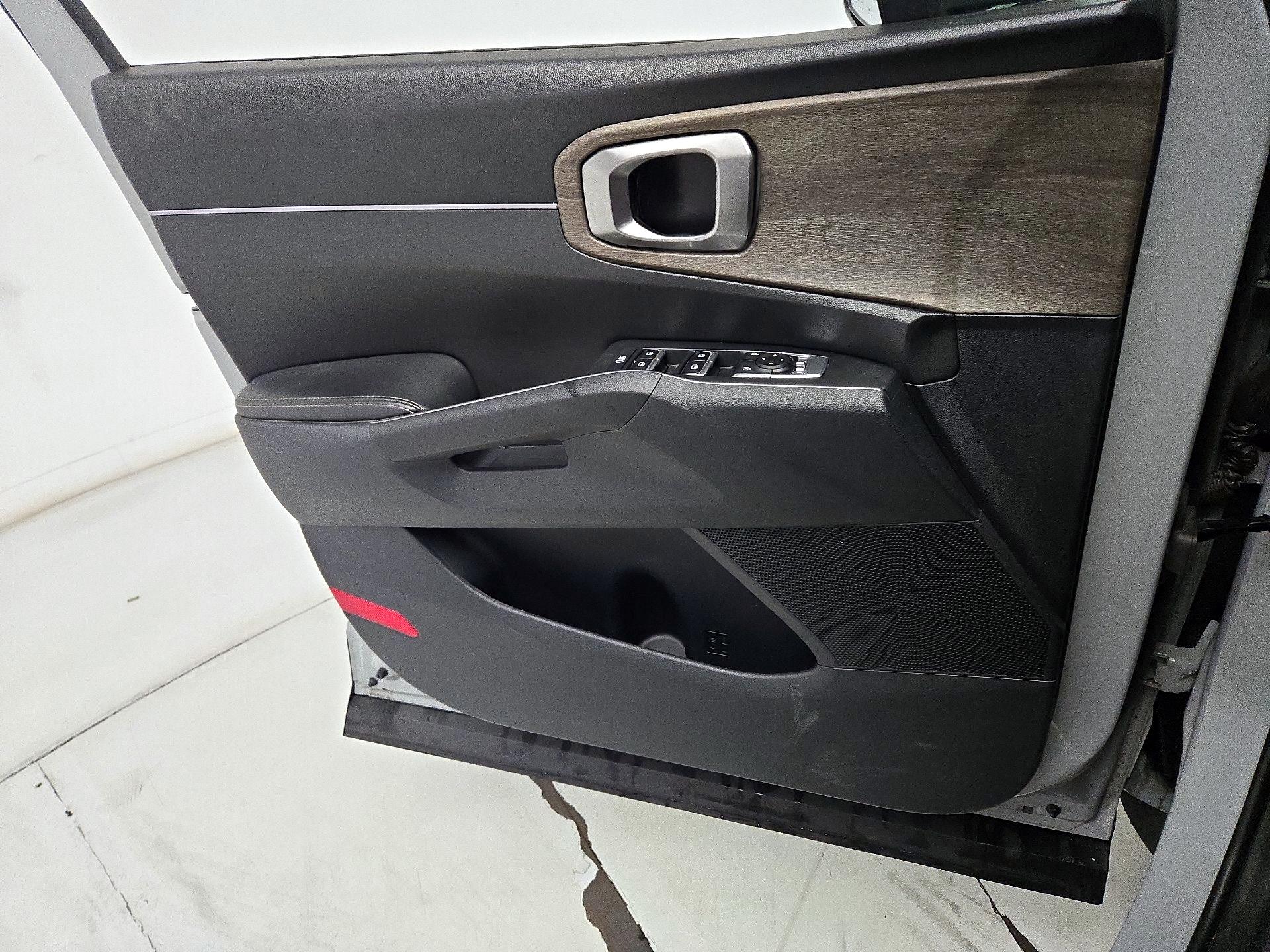 Thumbnail: 2023 Kia Sorento - 12