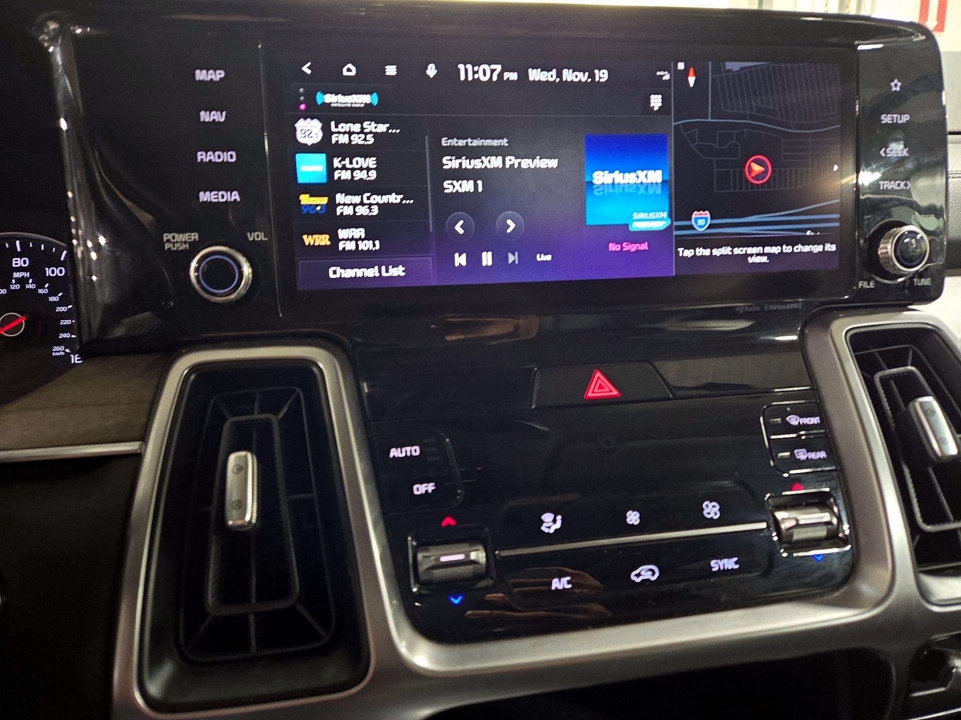 Thumbnail: 2023 Kia Sorento - 16