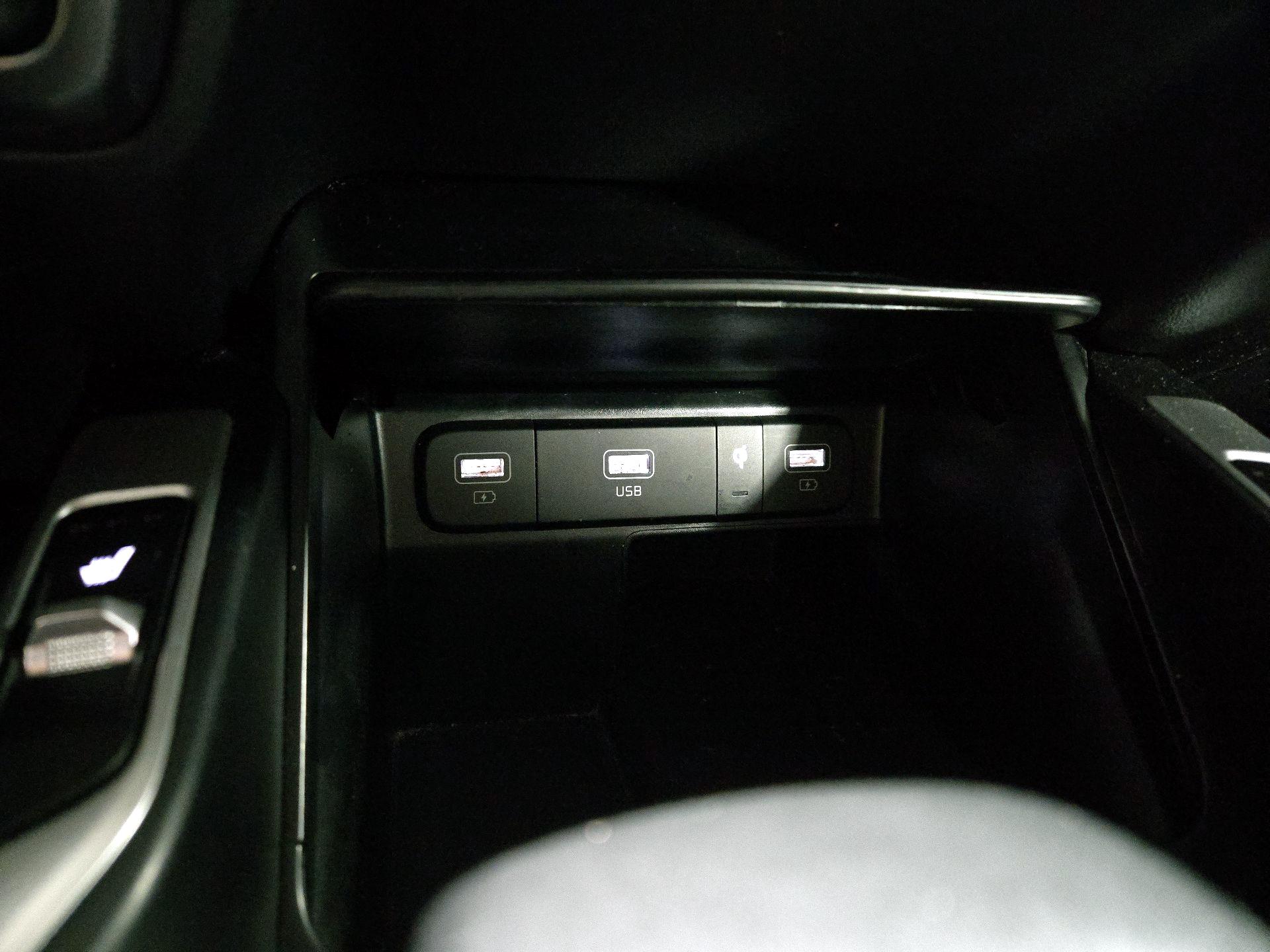 Thumbnail: 2023 Kia Sorento - 19