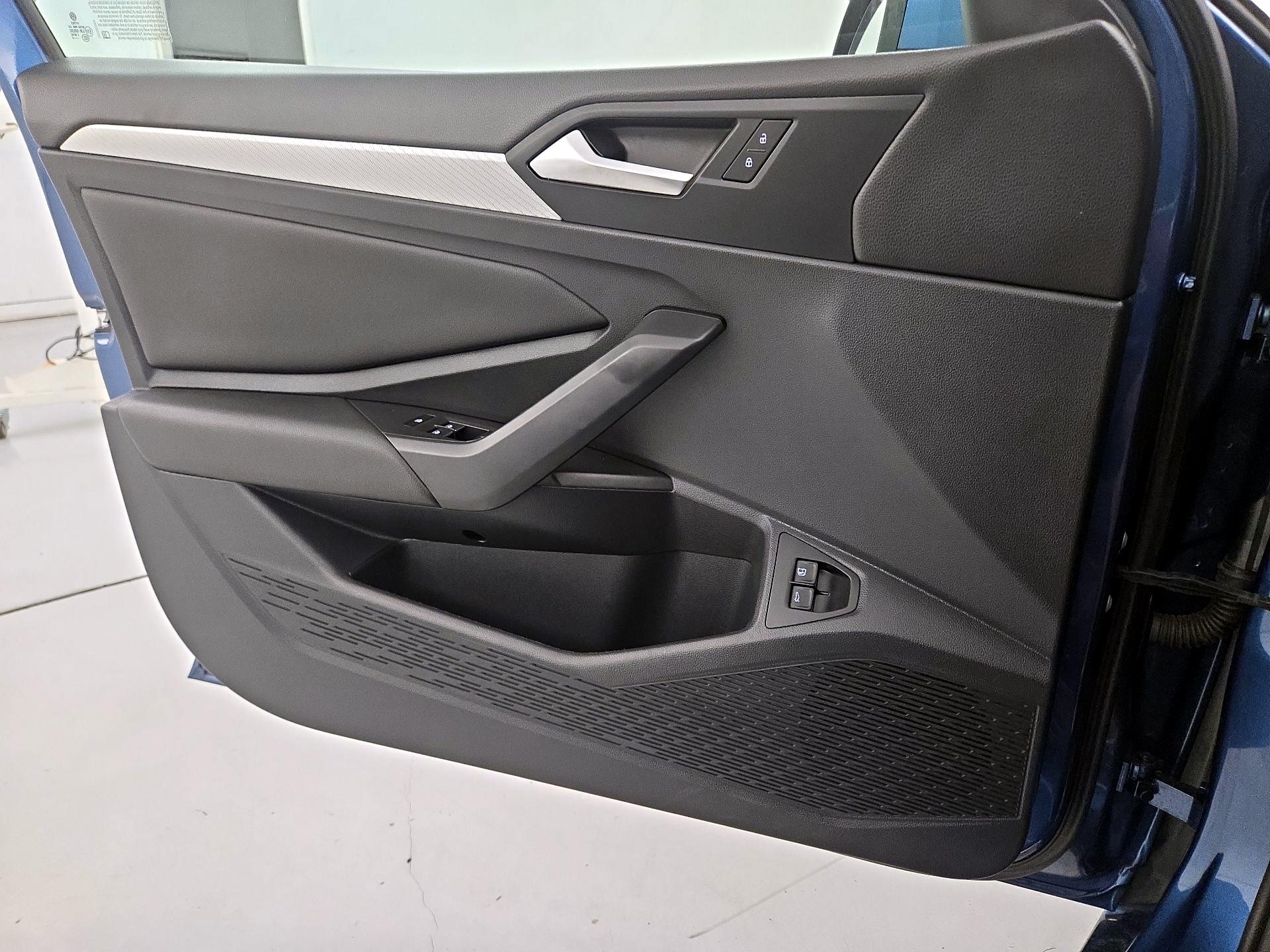 Thumbnail: 2021 Volkswagen Jetta - 12