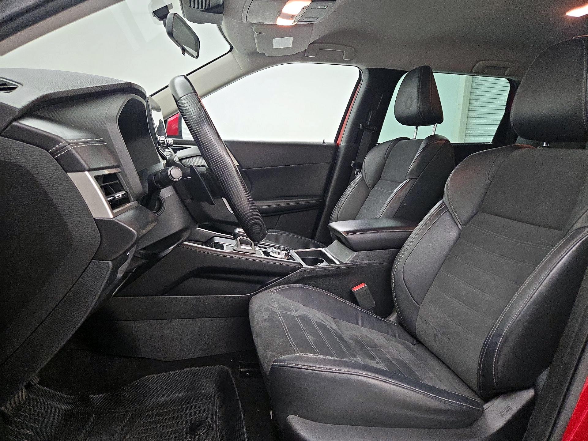 Thumbnail: 2022 Mitsubishi Outlander - 11