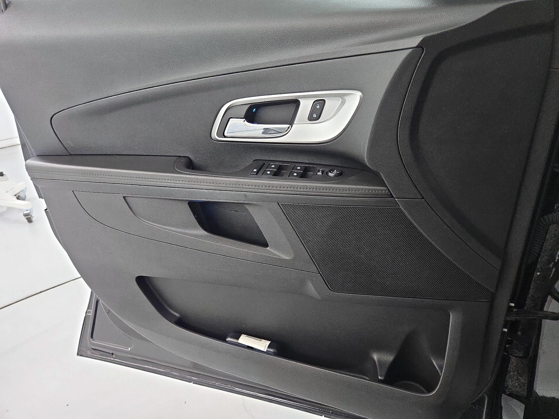 Thumbnail: 2017 Chevrolet Equinox - 12