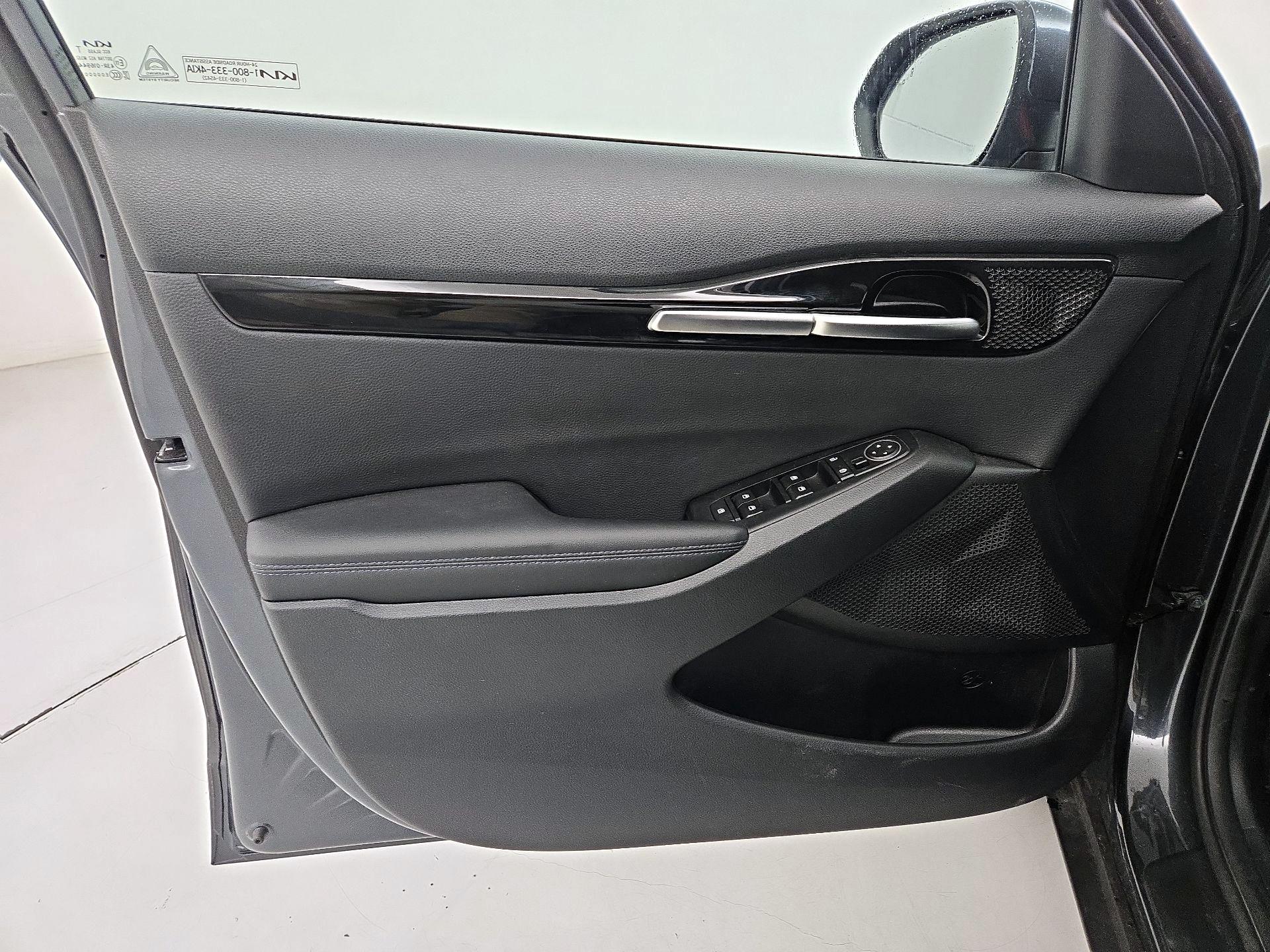 Thumbnail: 2023 Kia Seltos - 12