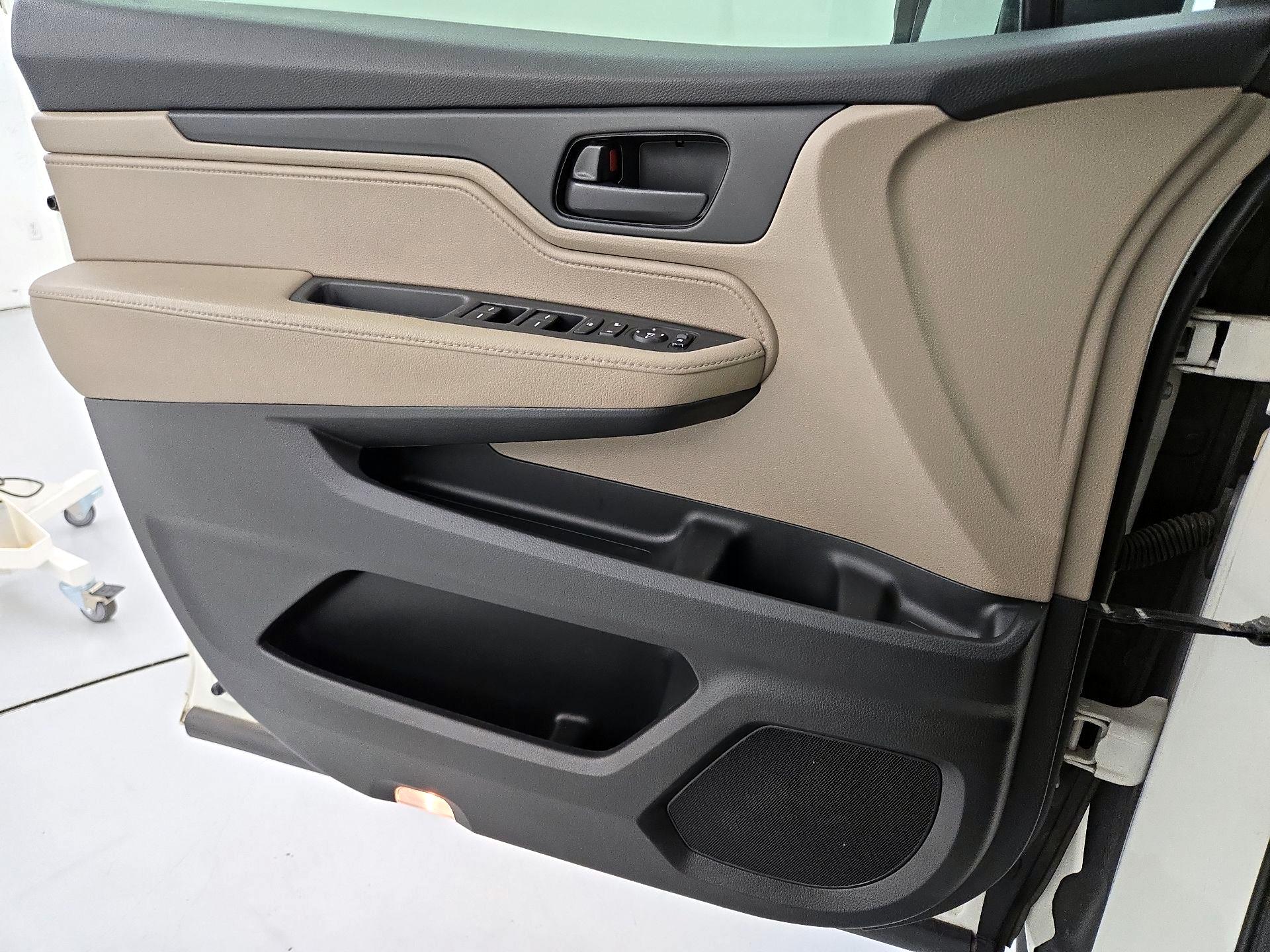 Thumbnail: 2018 Honda Odyssey - 12