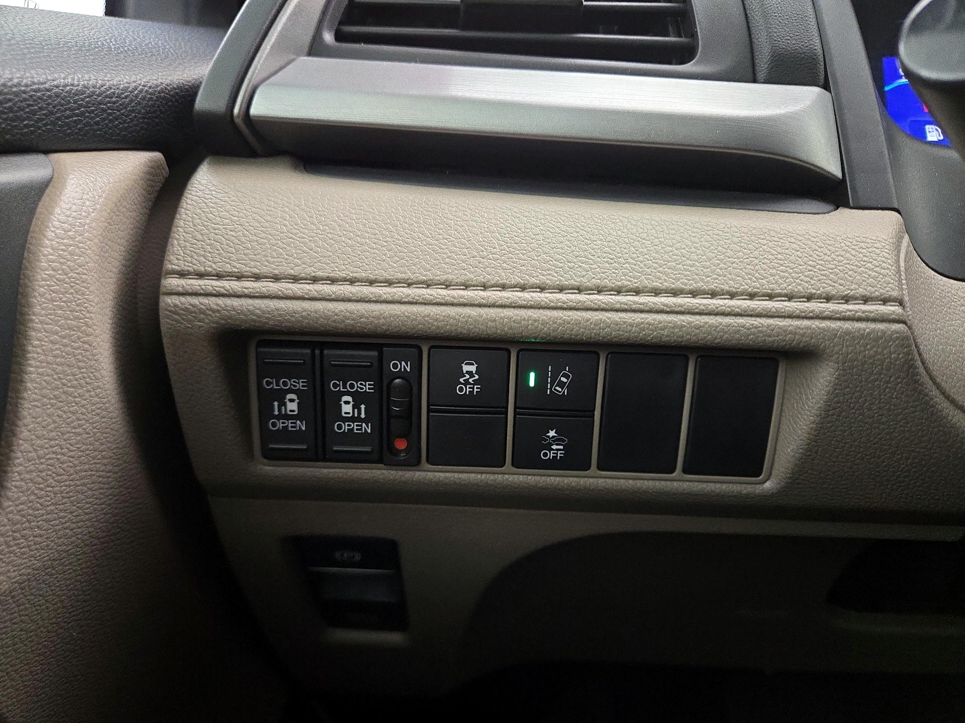 Thumbnail: 2018 Honda Odyssey - 13