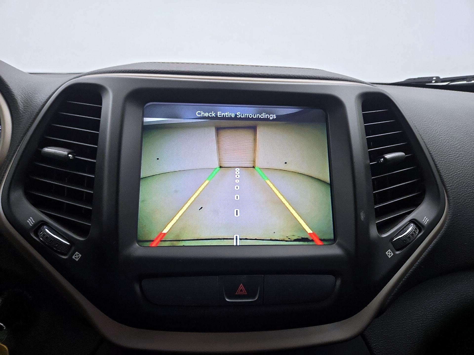 Thumbnail: 2015 Jeep Cherokee - 14