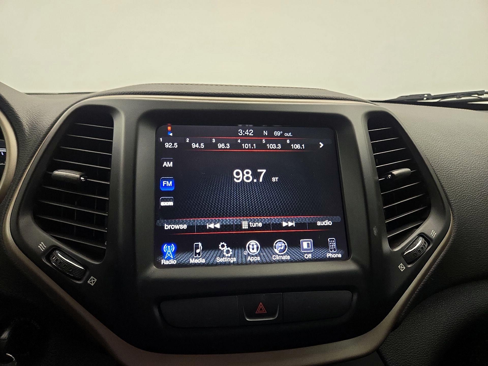 Thumbnail: 2015 Jeep Cherokee - 15