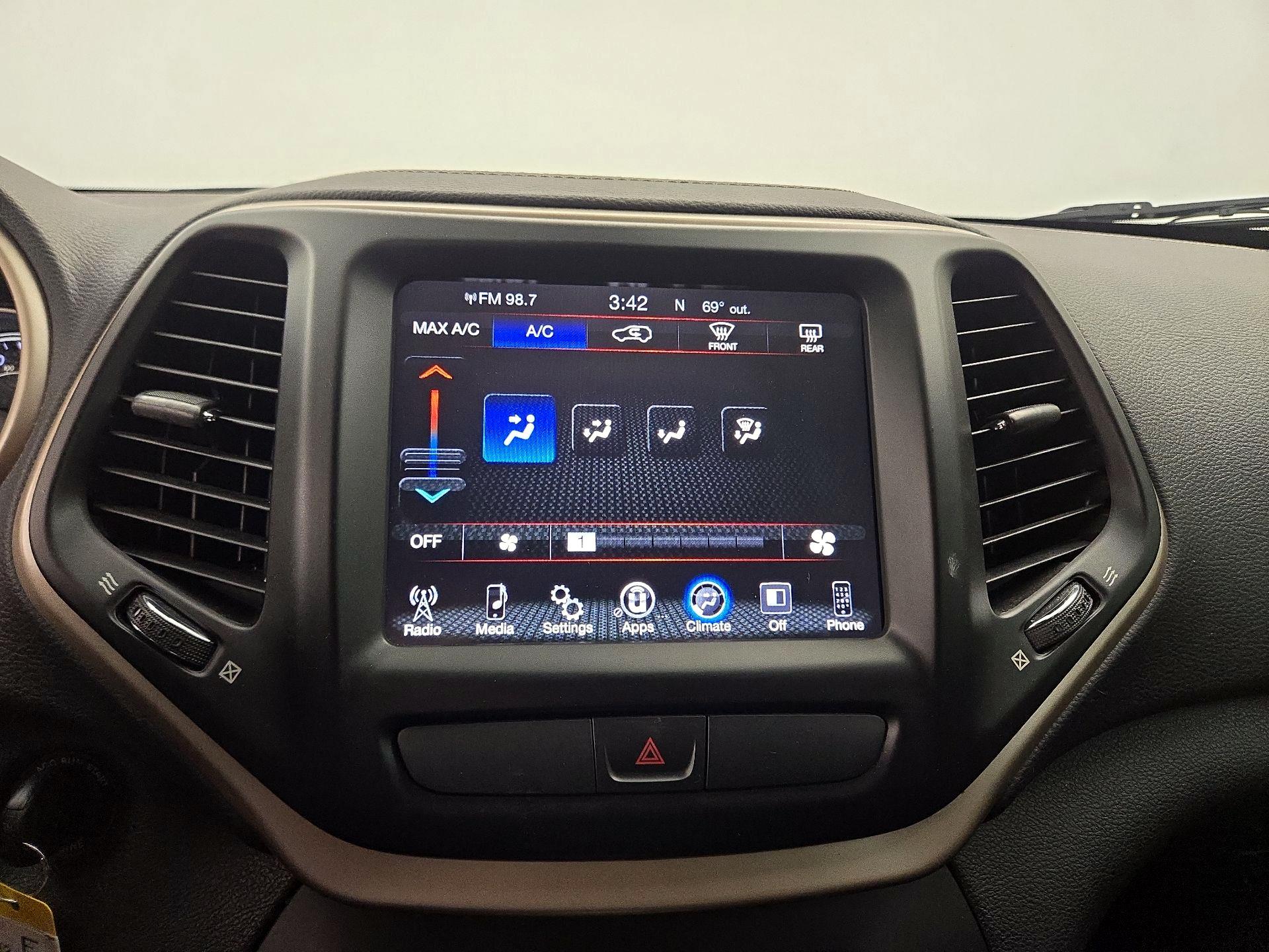 Thumbnail: 2015 Jeep Cherokee - 16