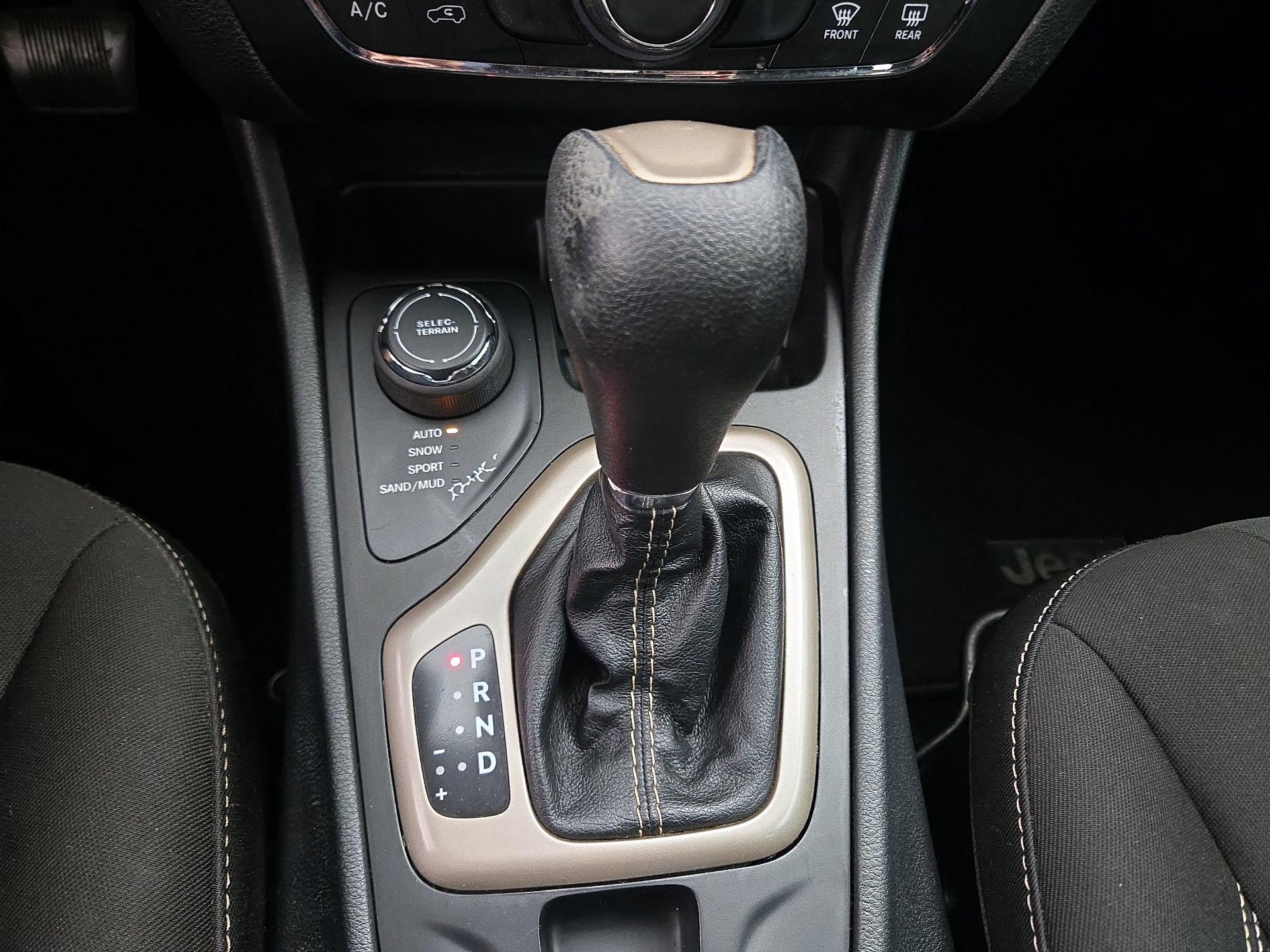 Thumbnail: 2015 Jeep Cherokee - 17